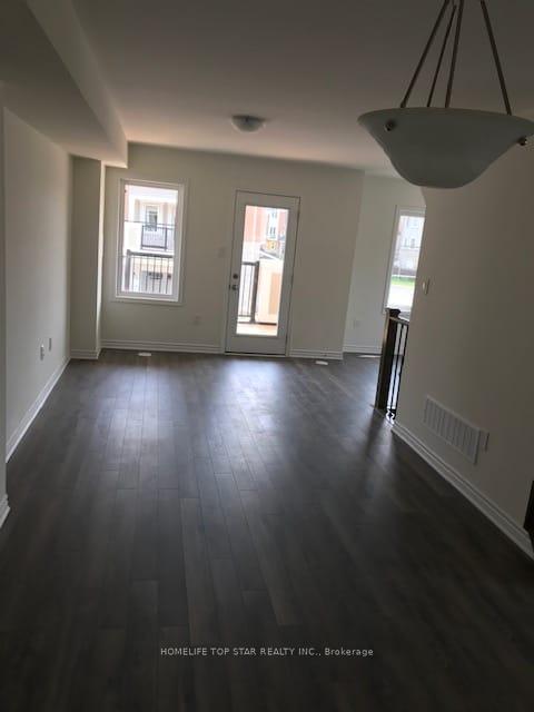 Photo 4 of 34 Deans Drive, Scarborough, Clairlea-Birchmount — HOMEH