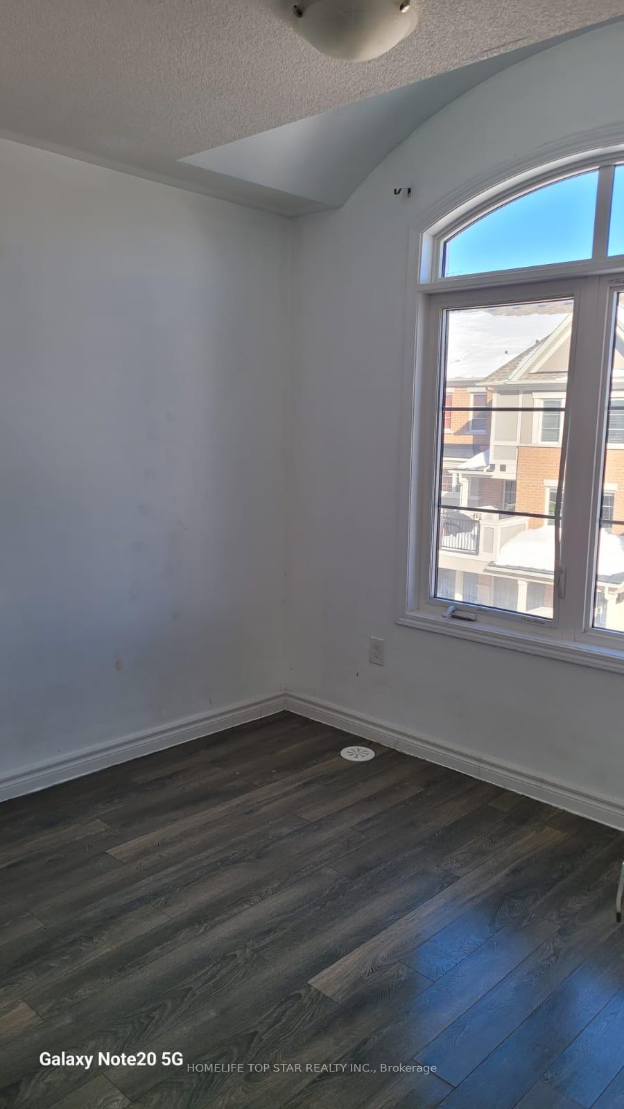 Photo 19 of 34 Deans Drive, Scarborough, Clairlea-Birchmount — HOMEH