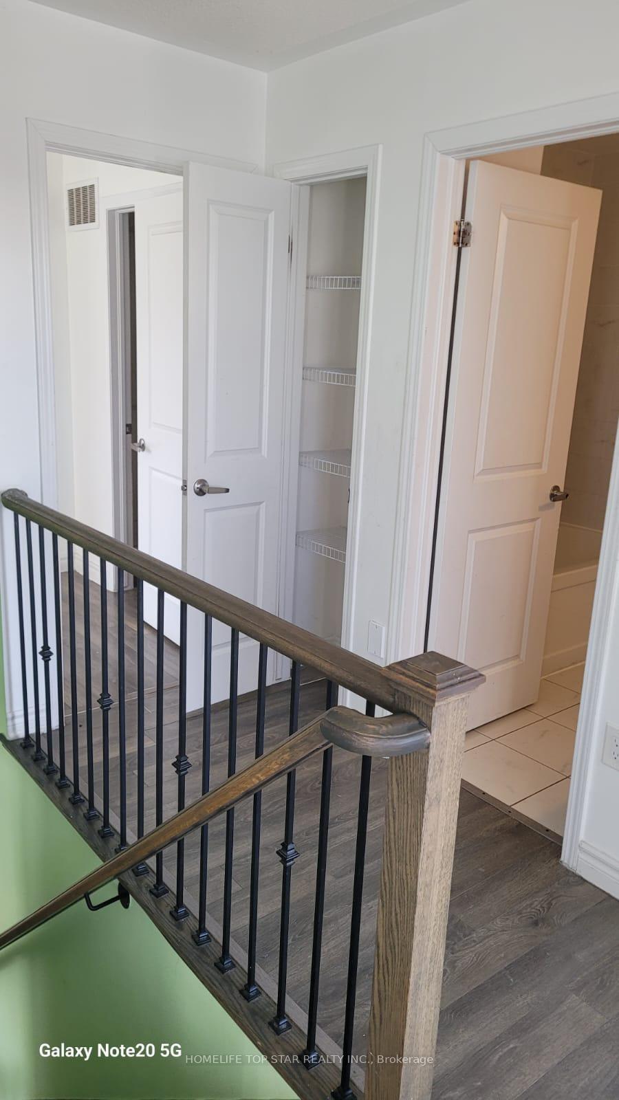 Photo 21 of 34 Deans Drive, Scarborough, Clairlea-Birchmount — HOMEH