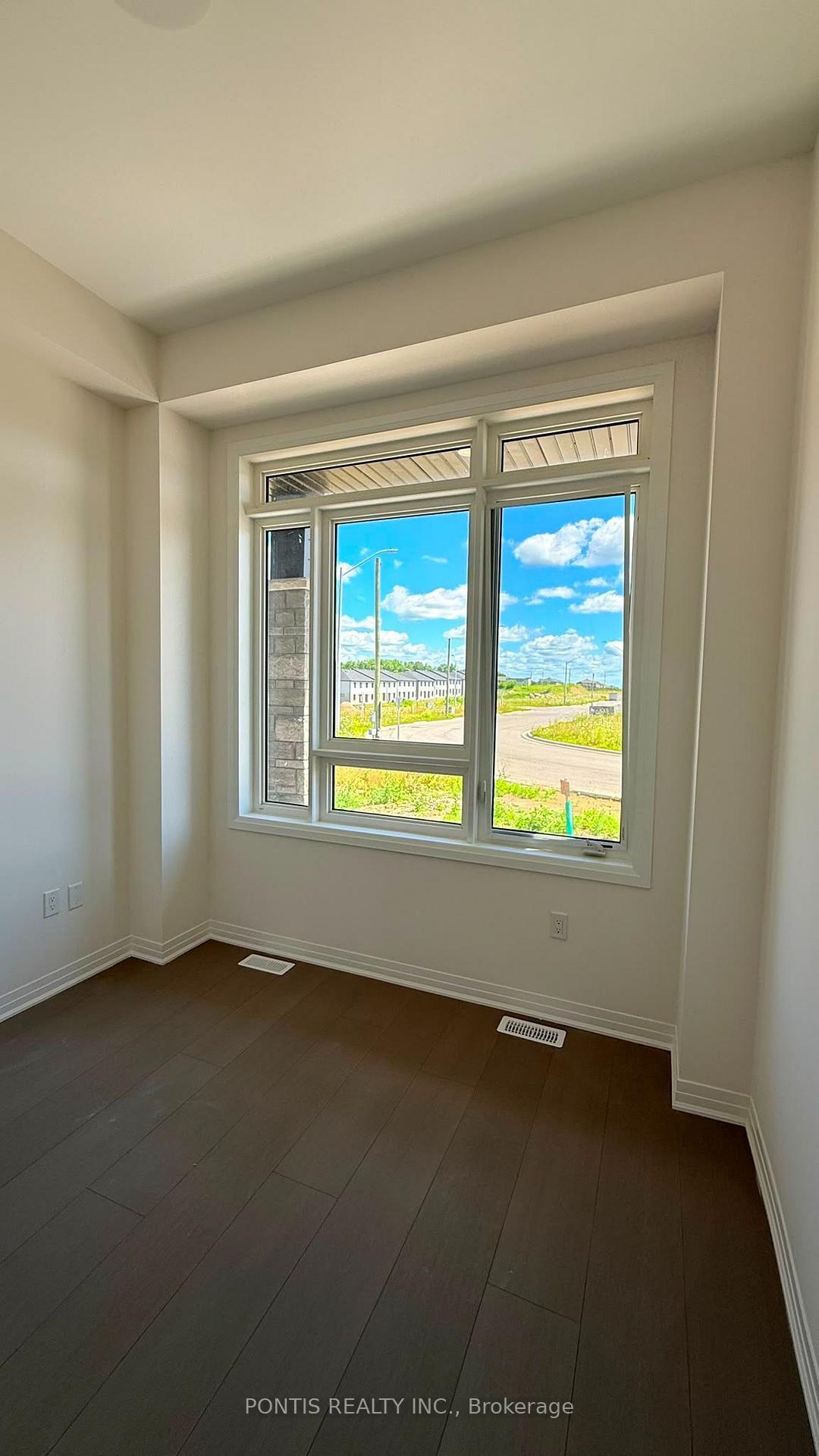 Photo 5 of 49 Arding Circle, Brant, Paris — HOMEH