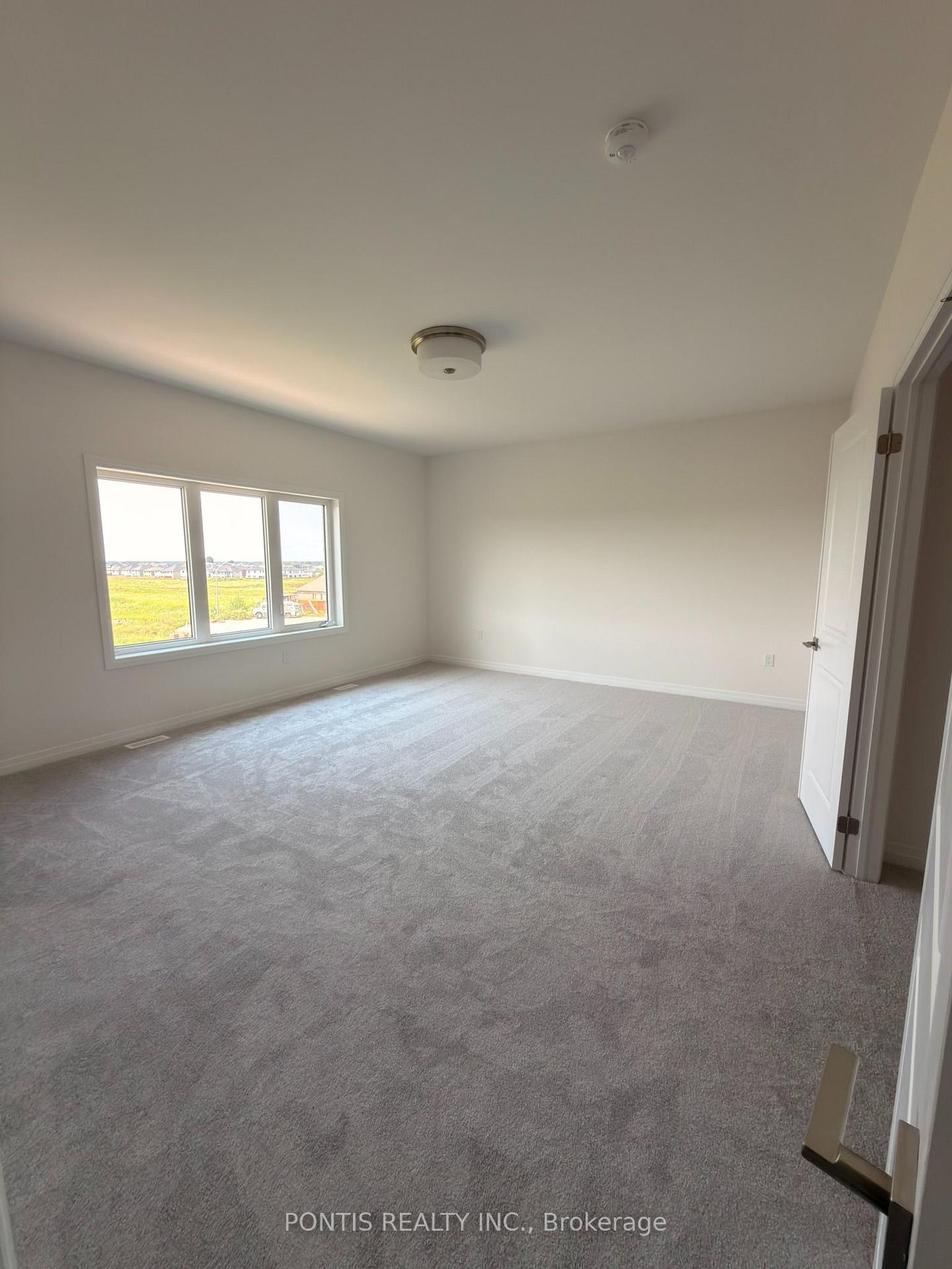 Photo 6 of 49 Arding Circle, Brant, Paris — HOMEH