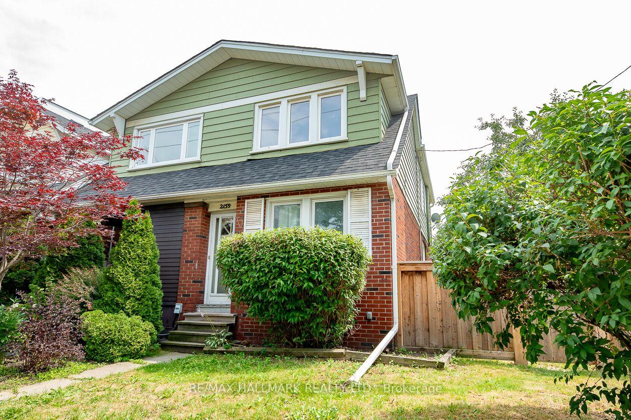 Photo of Unit Main, 2159 Gerrard Street E