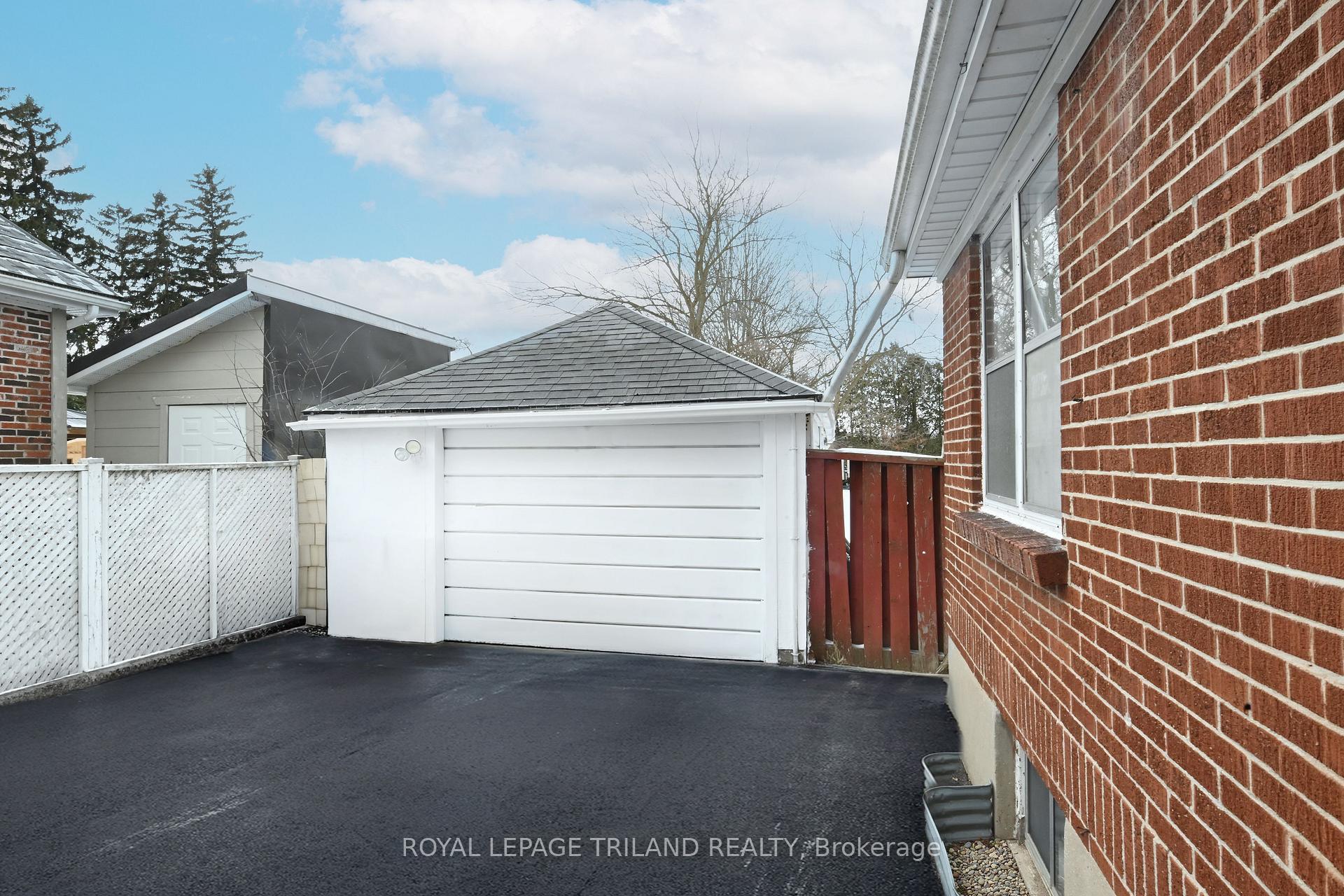 Photo 2 of 457 Boler Road, London, South K — HOMEH