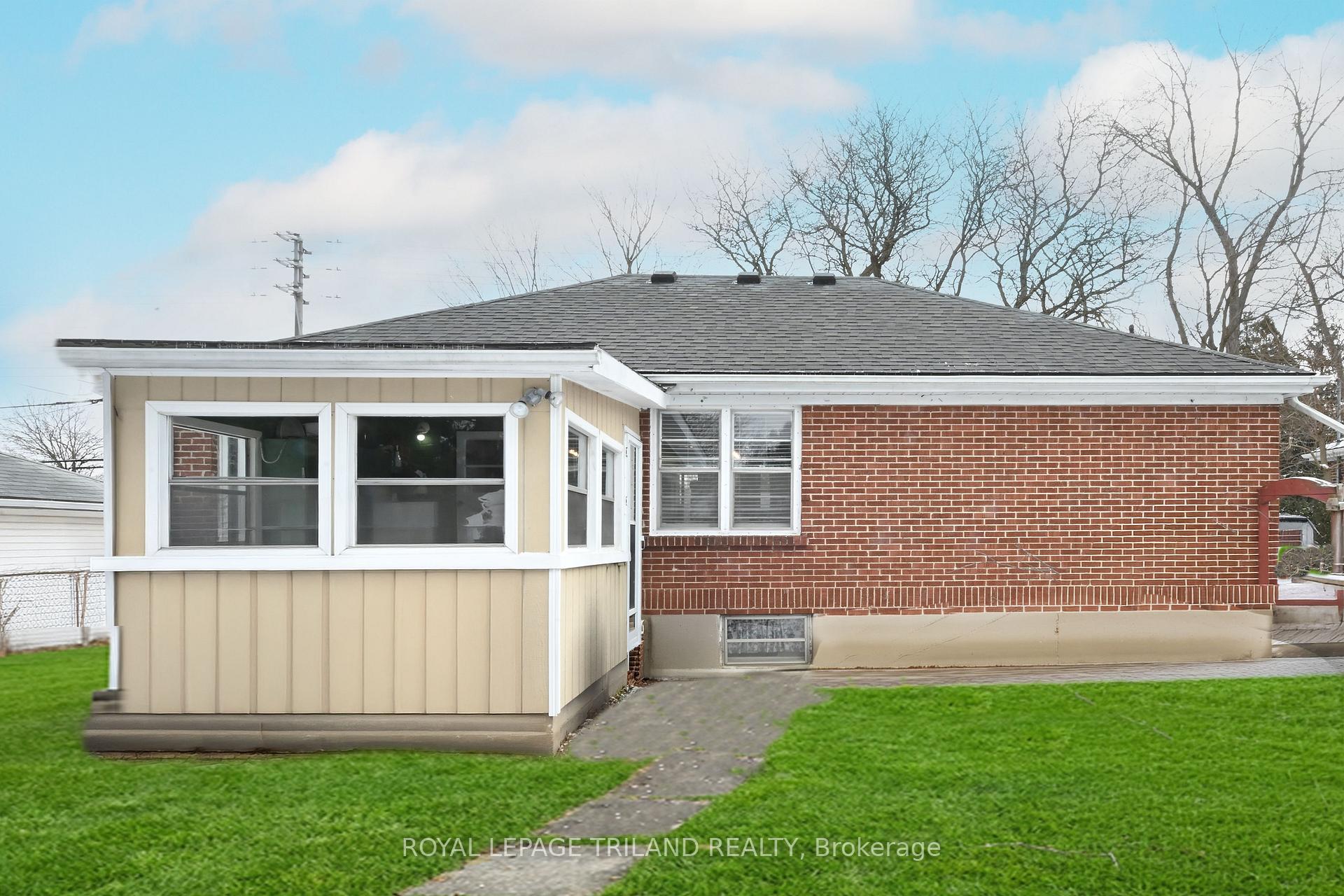 Photo 3 of 457 Boler Road, London, South K — HOMEH