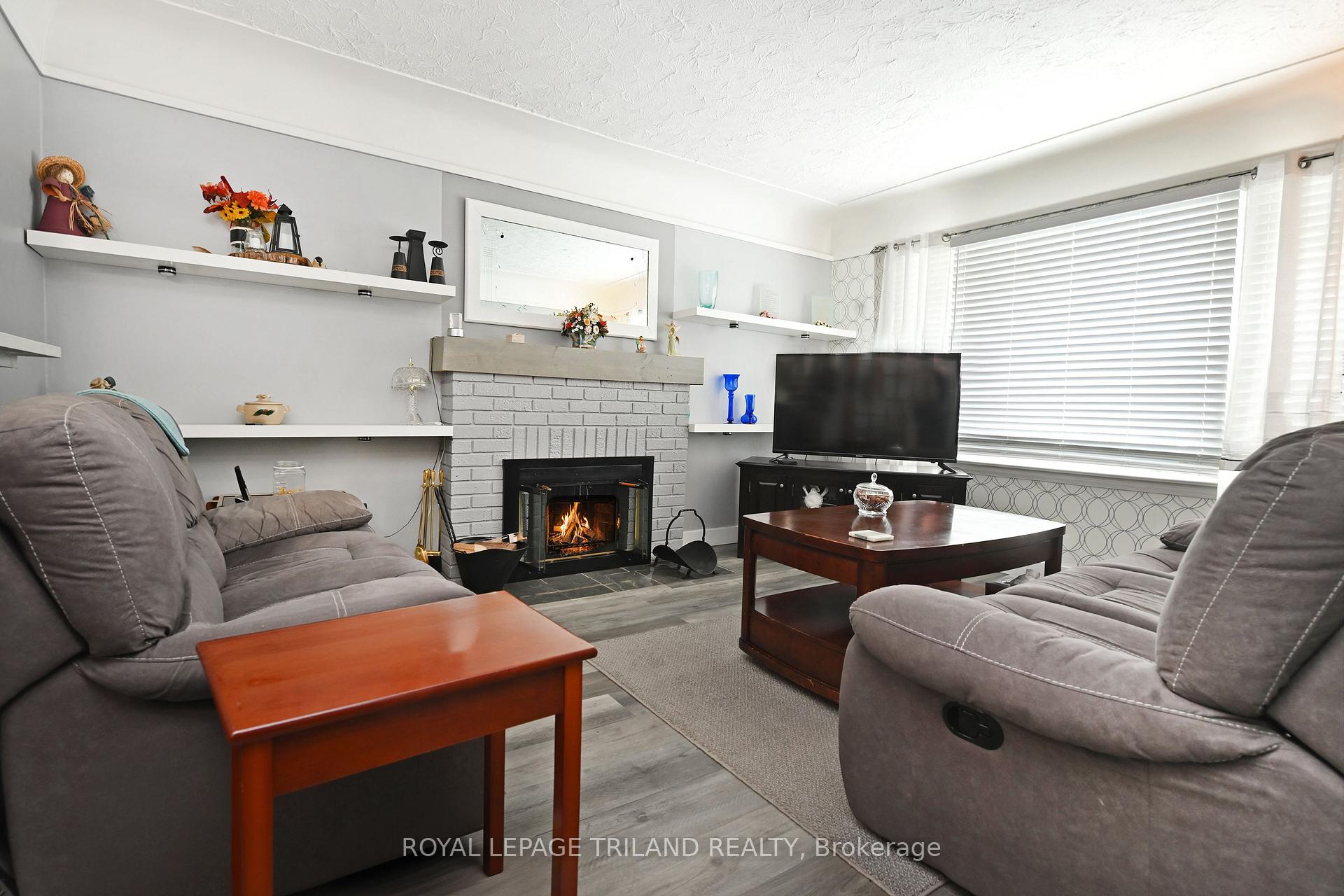 Photo 6 of 457 Boler Road, London, South K — HOMEH