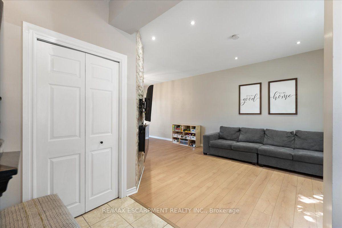 Photo 4 of 11 Primrose Avenue, Hamilton, Crown Point — HOMEH