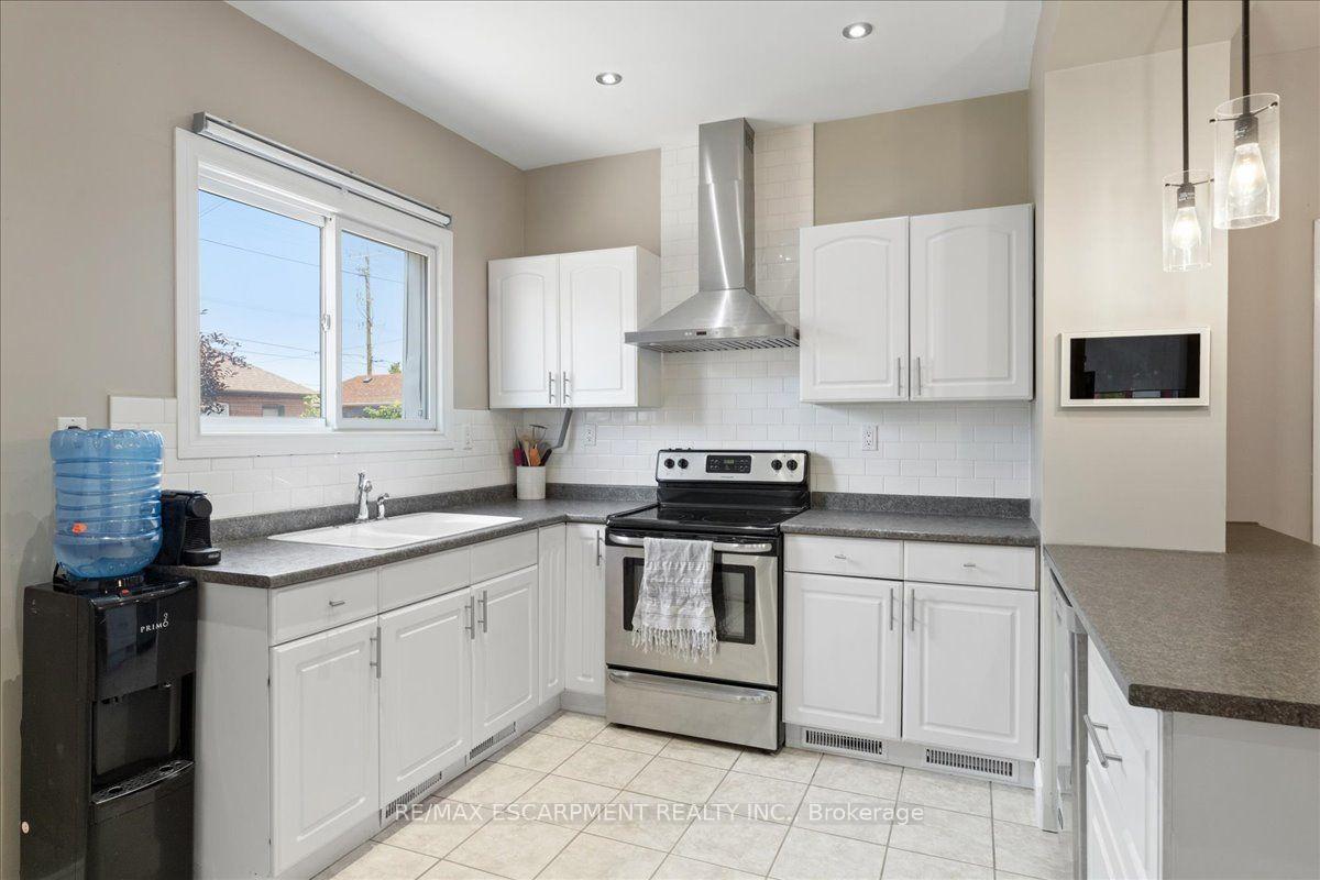 Photo 9 of 11 Primrose Avenue, Hamilton, Crown Point — HOMEH