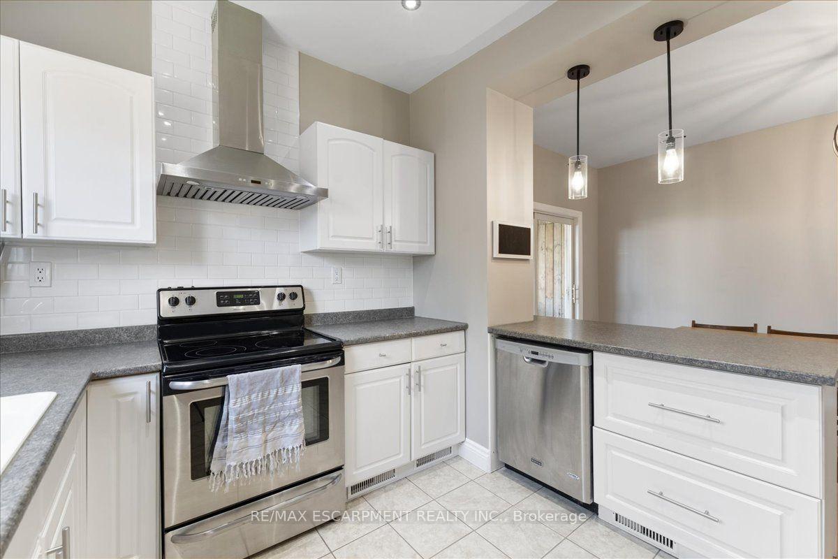 Photo 10 of 11 Primrose Avenue, Hamilton, Crown Point — HOMEH