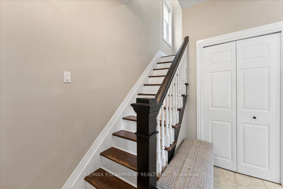 Photo 12 of 11 Primrose Avenue, Hamilton, Crown Point — HOMEH