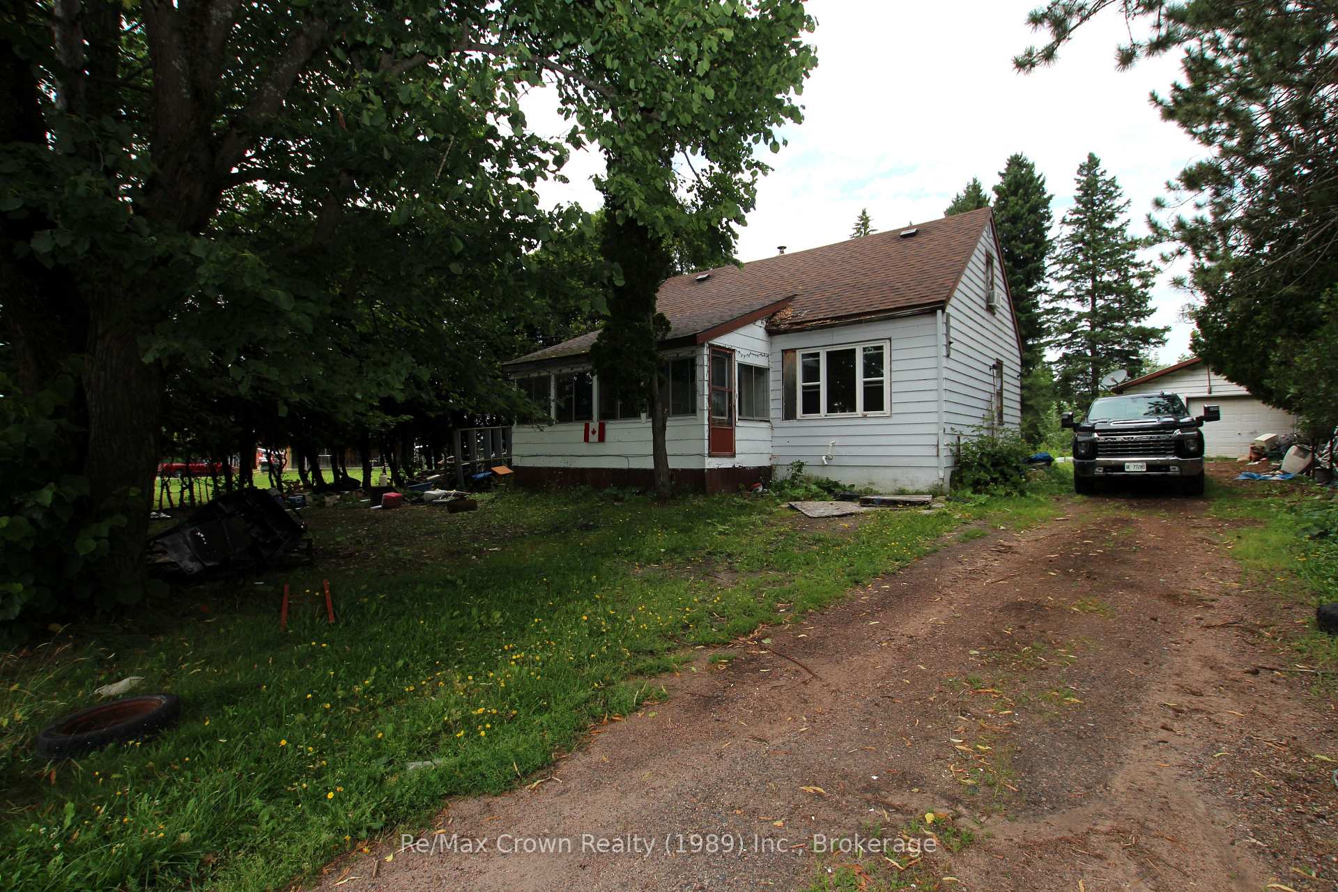 Front of 6958 534 Highway