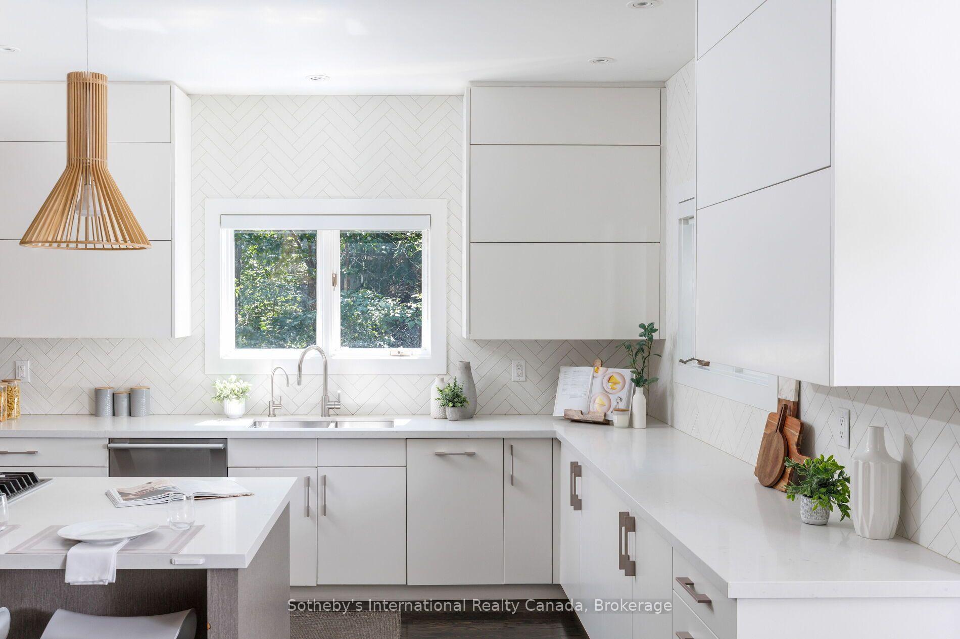 Photo 12 of 56 Birch Hill Lane, Oakville, Southwest — HOMEH