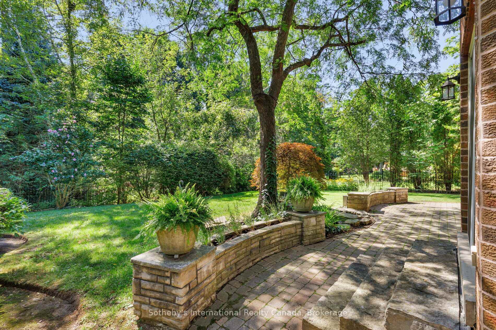 Photo 44 of 56 Birch Hill Lane, Oakville, Southwest — HOMEH