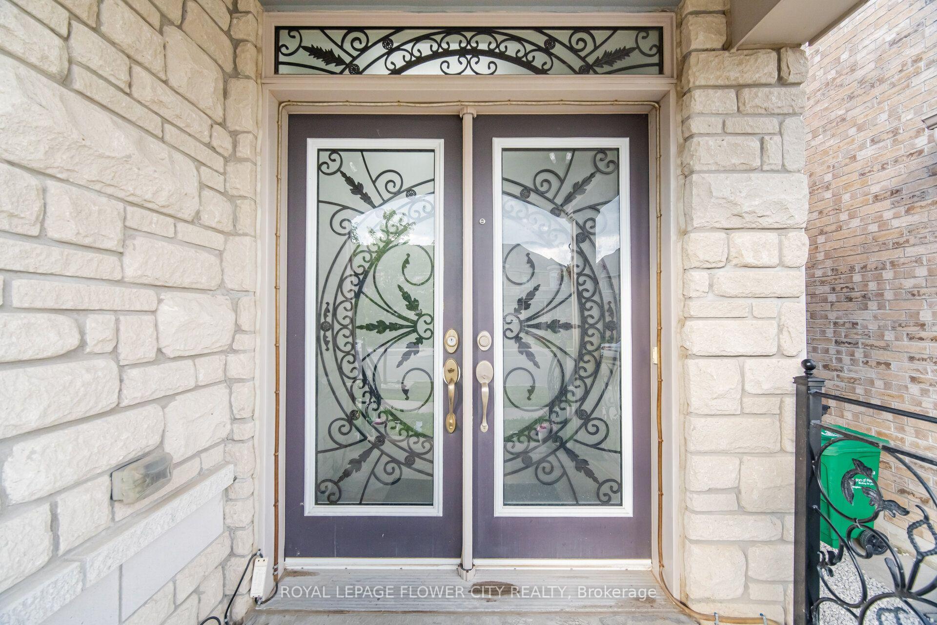 Photo 4 of 93 John Carroll Drive E, Brampton, Toronto Gore Rural Estate — HOMEH