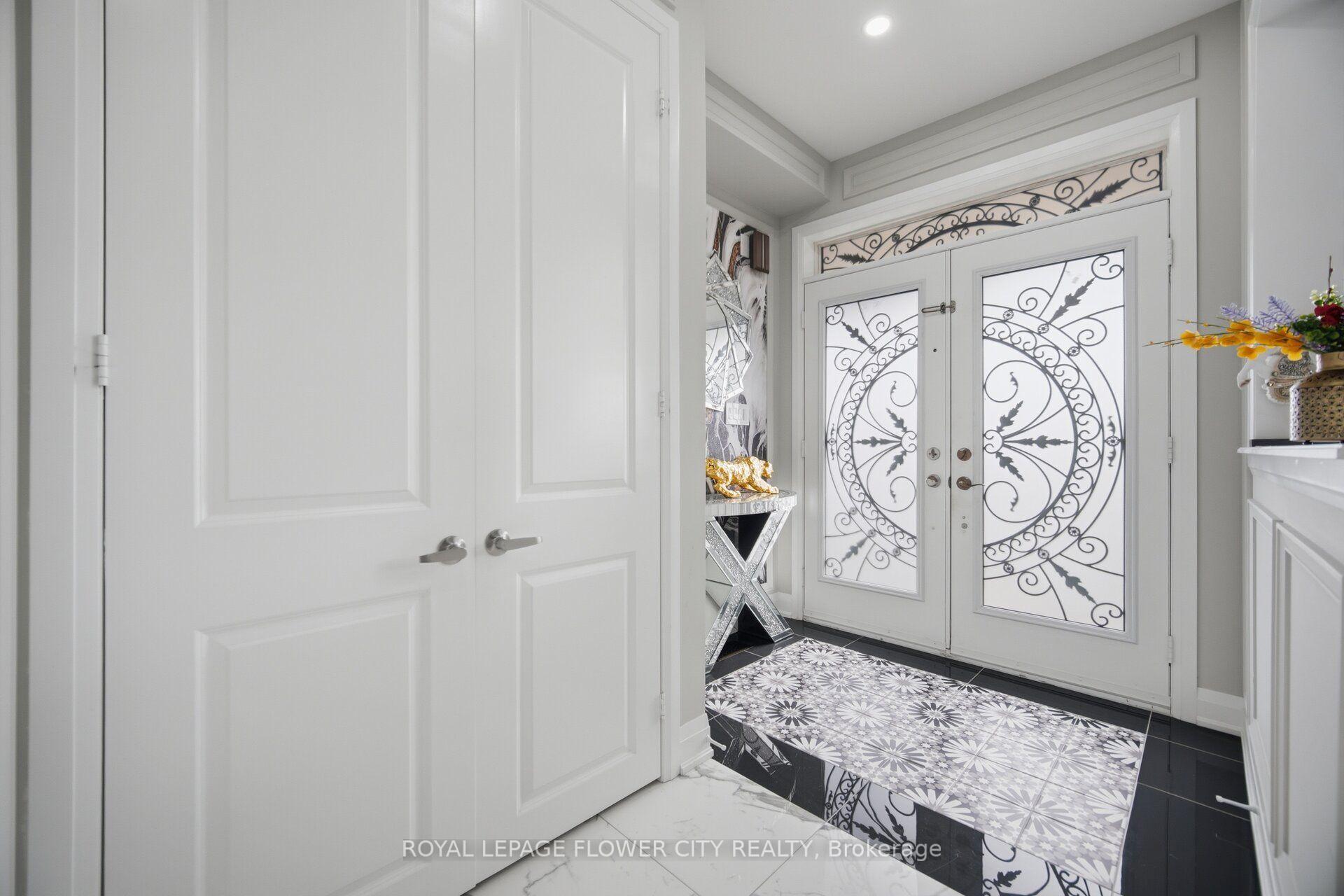 Photo 5 of 93 John Carroll Drive E, Brampton, Toronto Gore Rural Estate — HOMEH