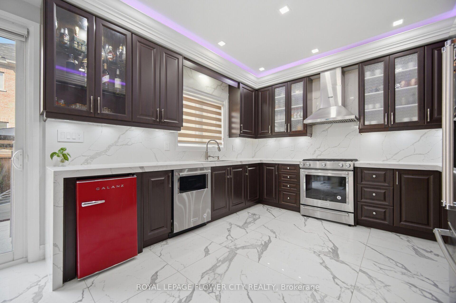 Photo 13 of 93 John Carroll Drive E, Brampton, Toronto Gore Rural Estate — HOMEH