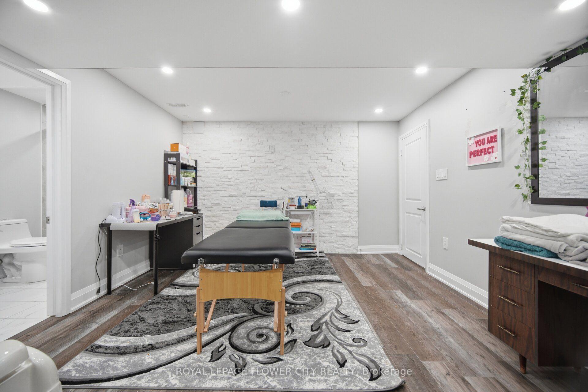 Photo 42 of 93 John Carroll Drive E, Brampton, Toronto Gore Rural Estate — HOMEH