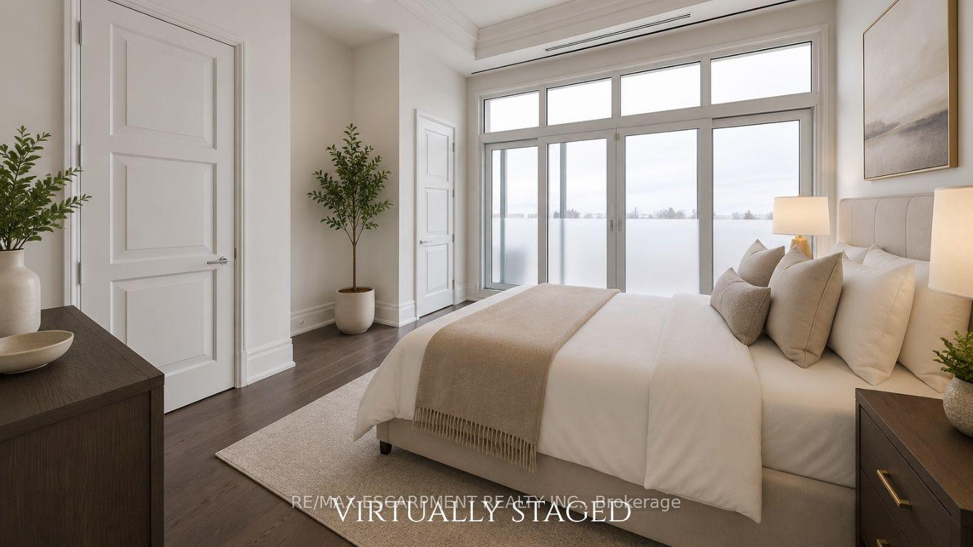 Photo 14 of Unit PH5, 300 Randall Road, Oakville, Old Oakville — HOMEH
