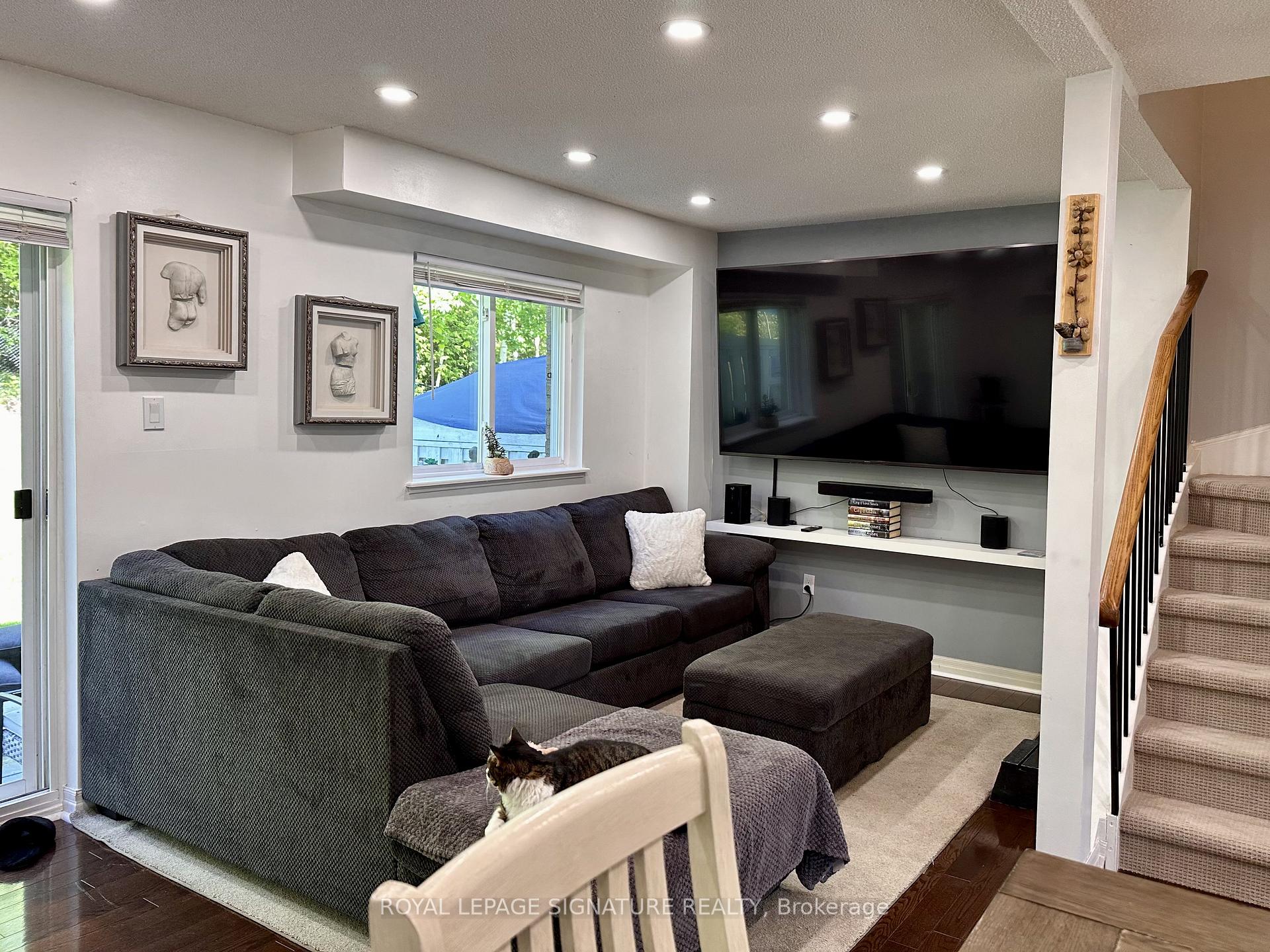 Photo 5 of 602 Gibney Crescent, Newmarket, Summerhill Estates — HOMEH