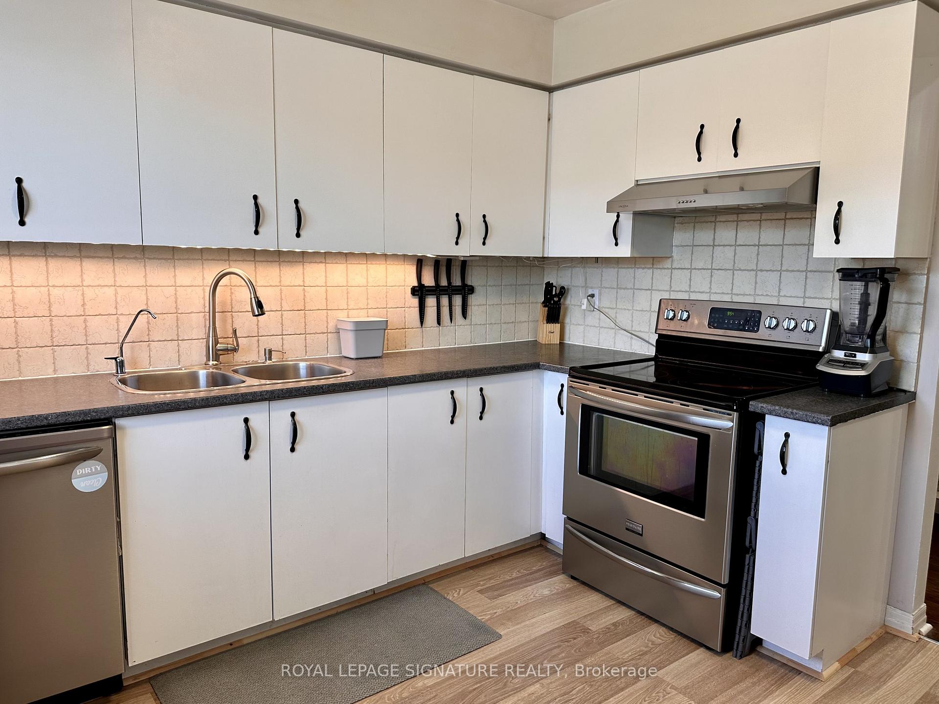 Photo 9 of 602 Gibney Crescent, Newmarket, Summerhill Estates — HOMEH