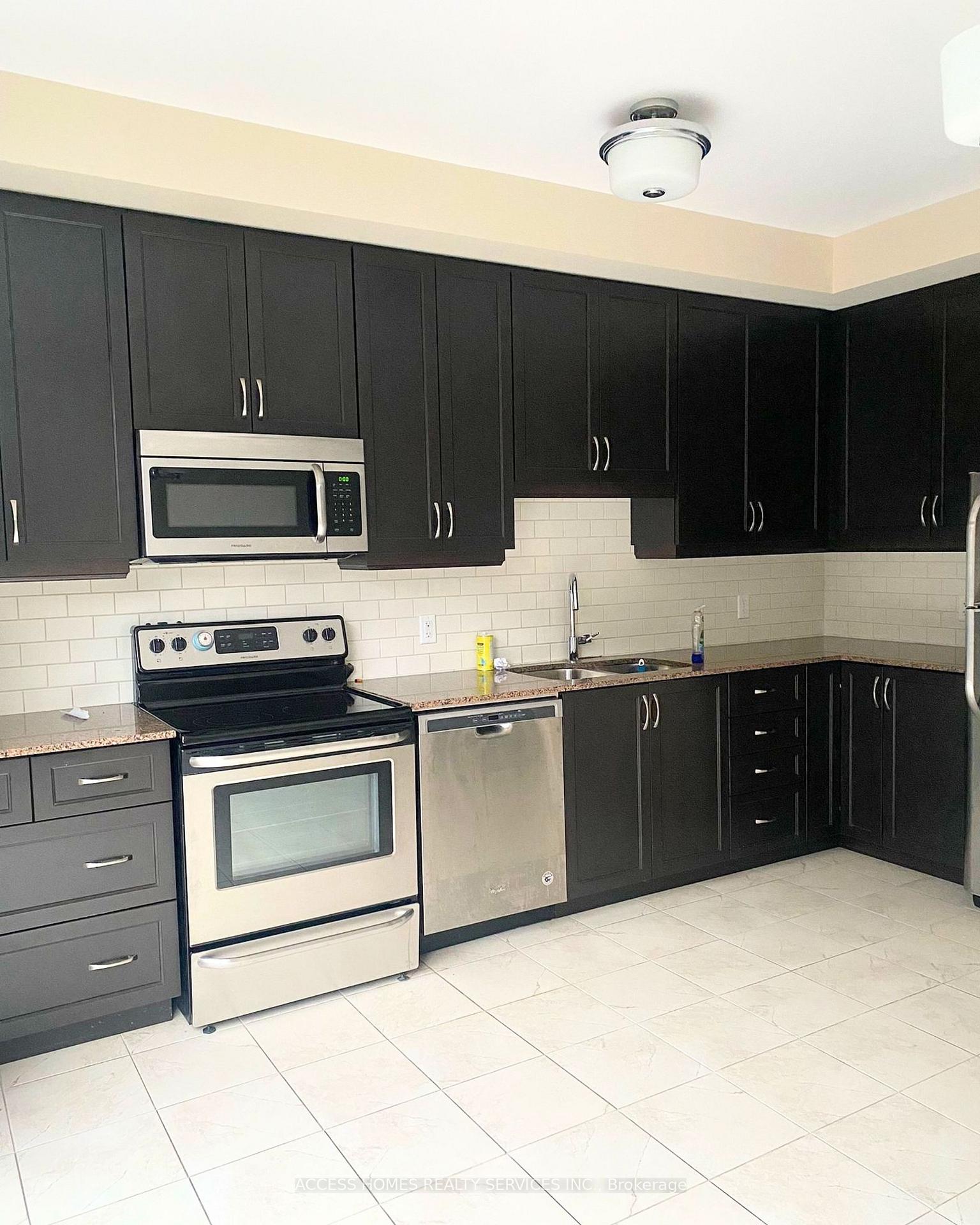 Photo 3 of Unit 7, 23 Echovalley Drive, Hamilton, Stoney Creek Mountain — HOMEH