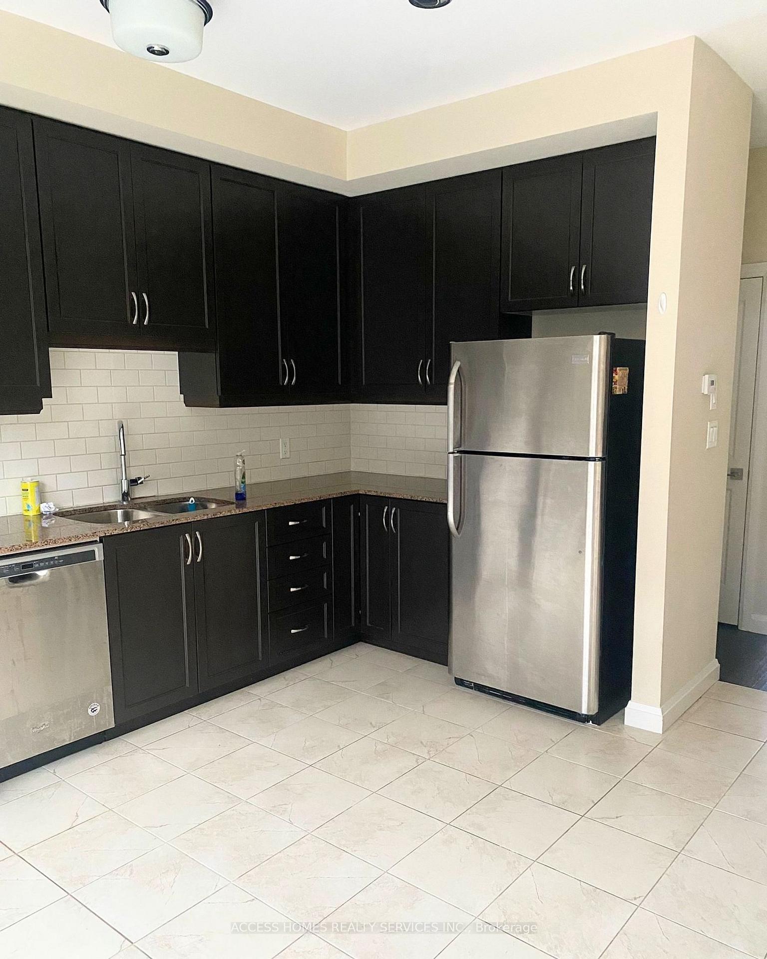 Photo 4 of Unit 7, 23 Echovalley Drive, Hamilton, Stoney Creek Mountain — HOMEH