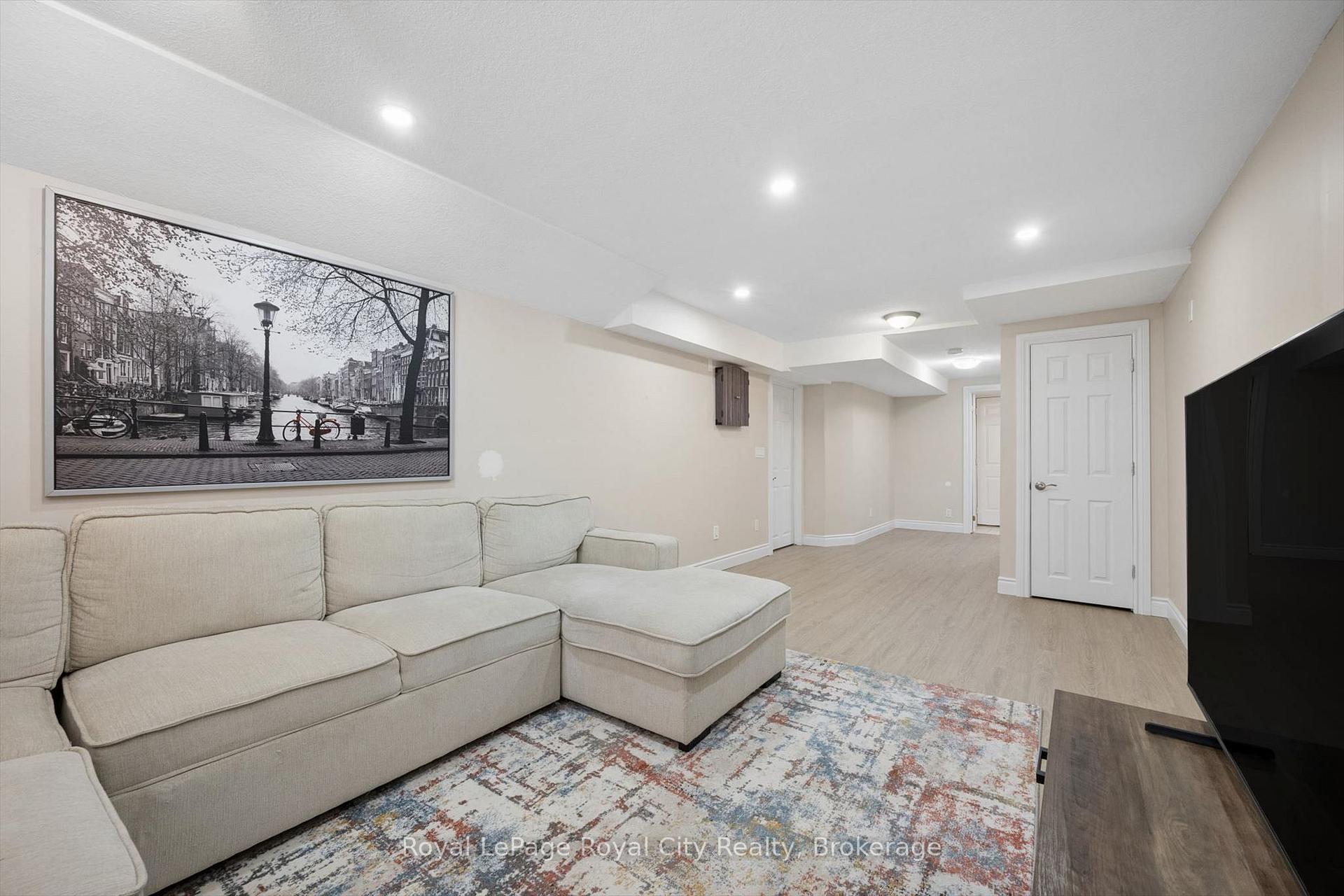 Photo 32 of 63 Starview Crescent, Guelph, Grange Road — HOMEH