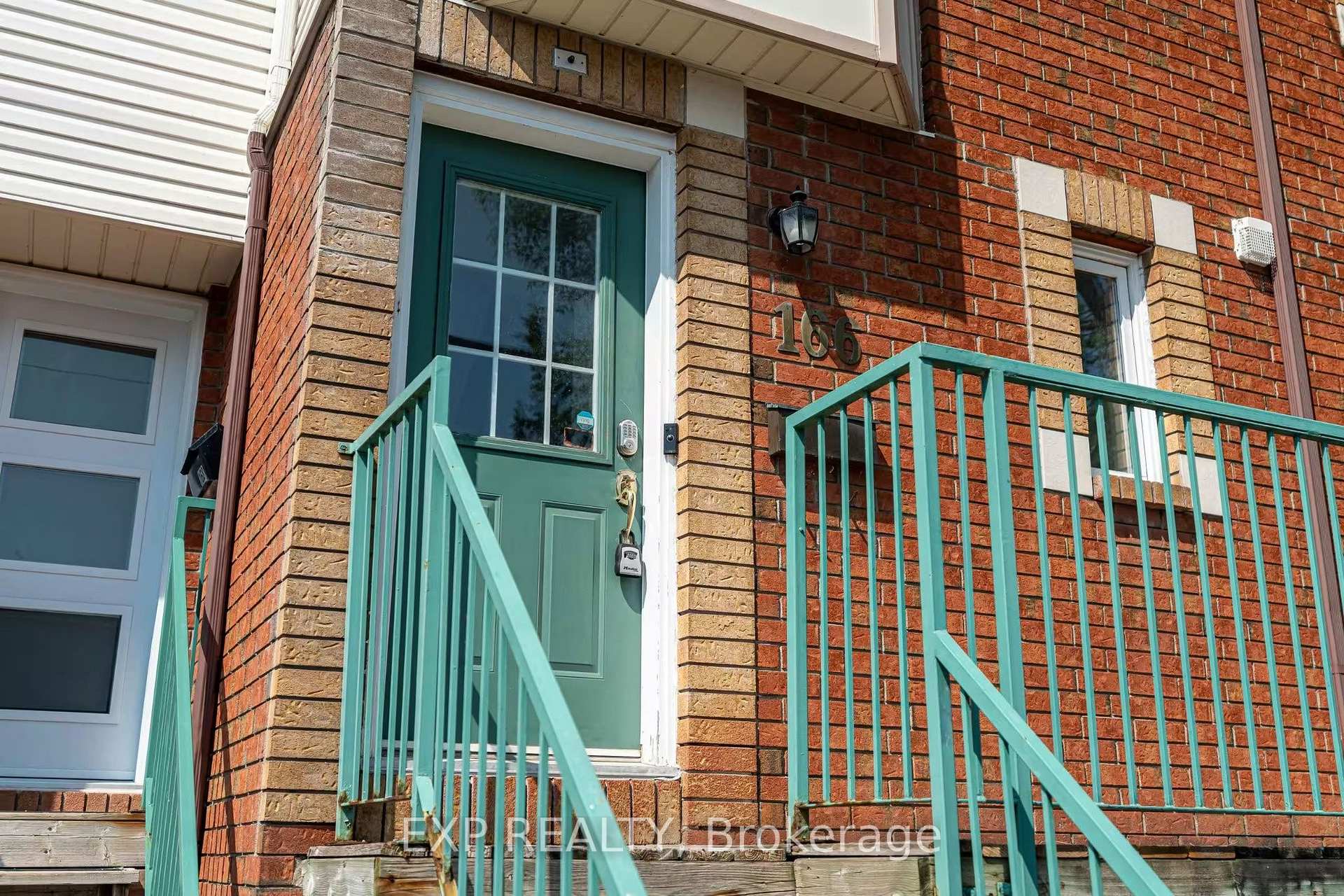 Photo 2 of 166 Forward Avenue, Ottawa, Mechanicsville — HOMEH