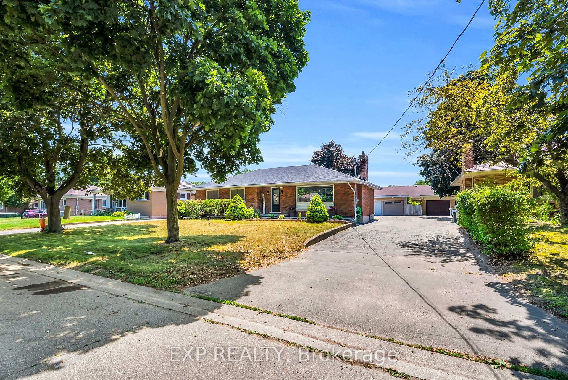 Photo 3 of 19 Woodman Drive, Brantford, Echo Place — HOMEH