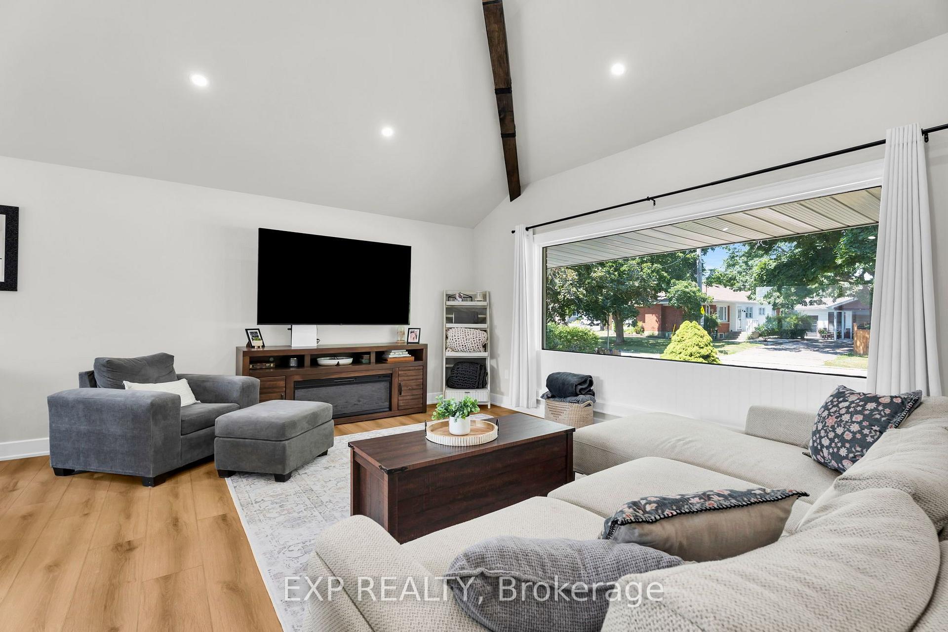 Photo 18 of 19 Woodman Drive, Brantford, Echo Place — HOMEH