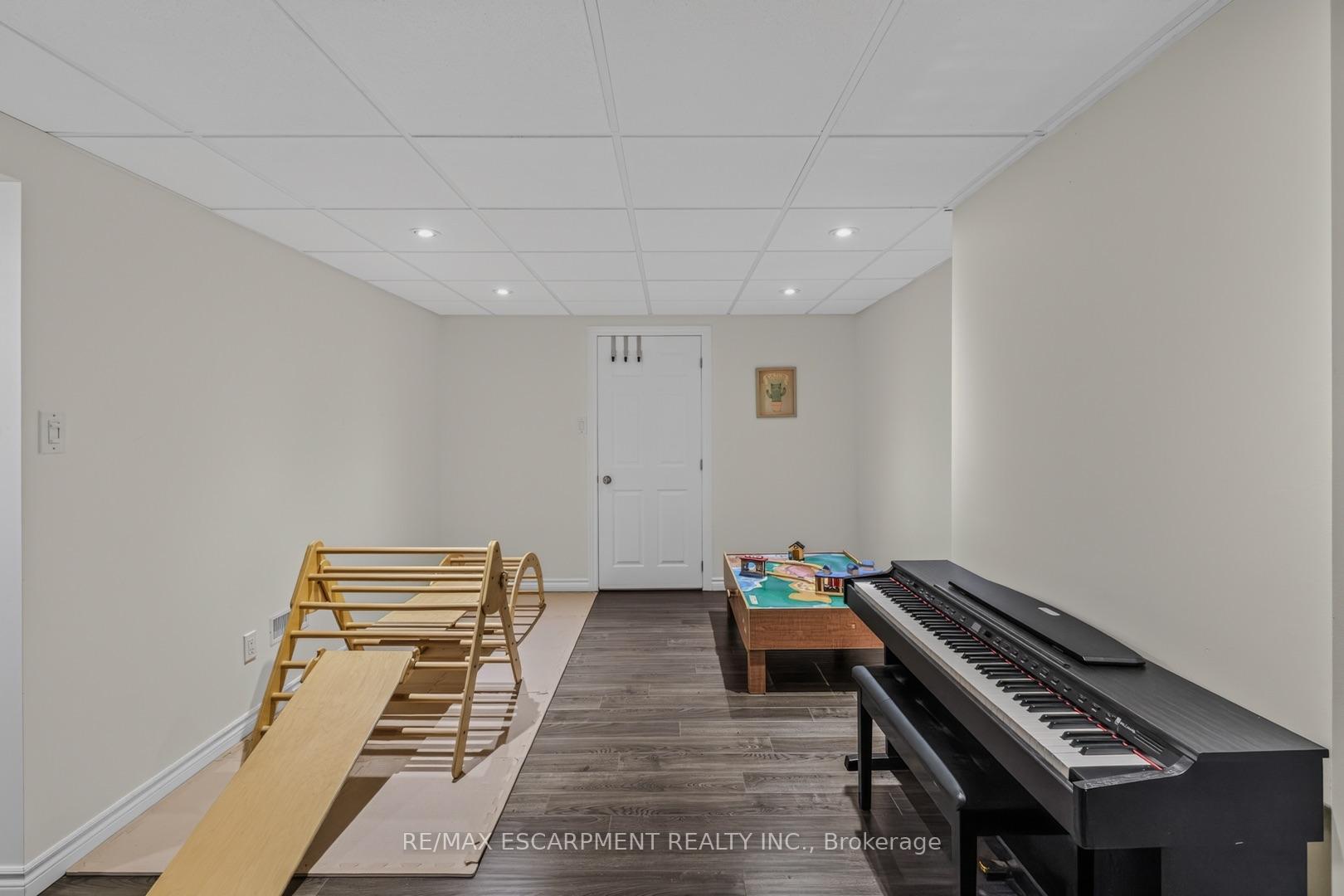 Photo 33 of 66 Paling Court, Hamilton, Homeside — HOMEH