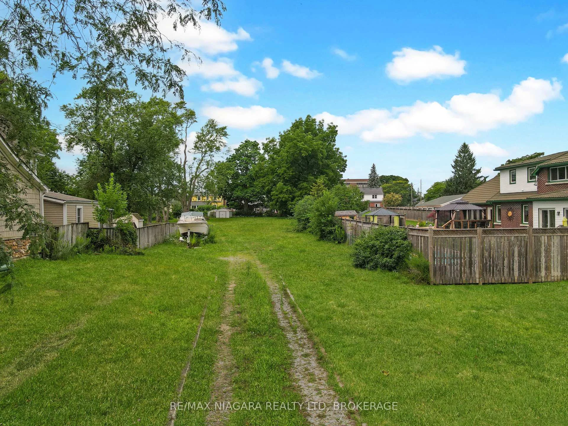 Photo 4 of Niagara Boulevard, Fort Erie, Central — HOMEH