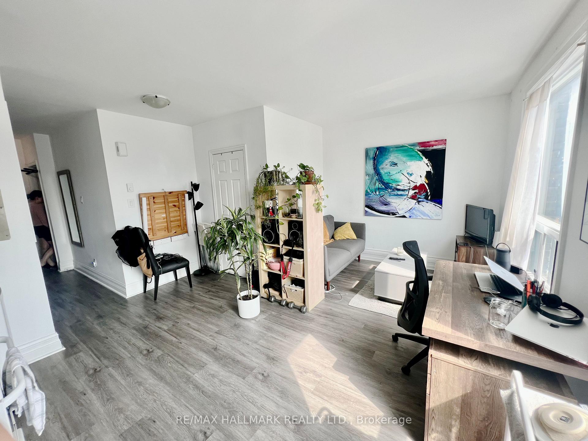 Front of Unit 4, 454 Bloor Street W