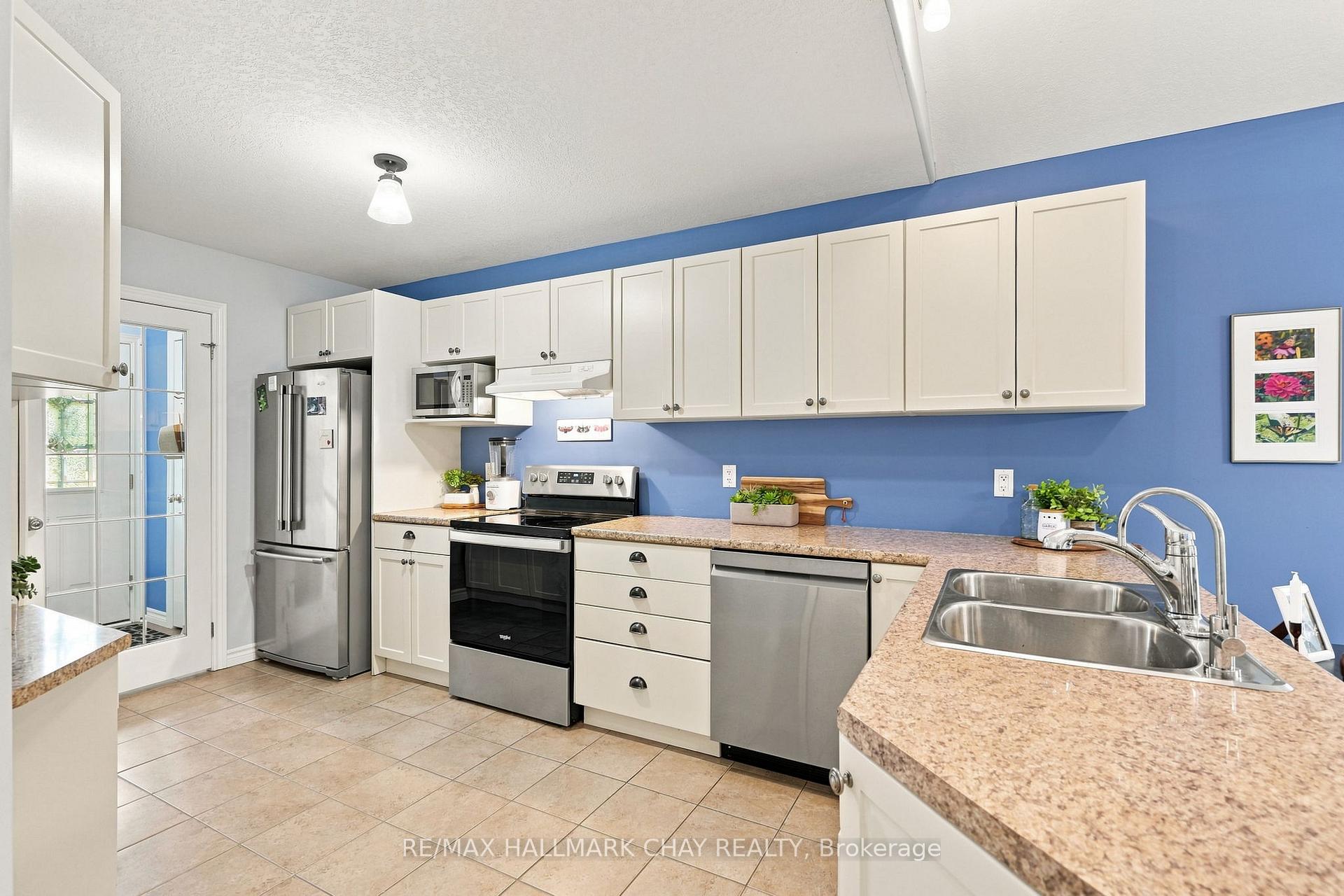 Photo 8 of 23 Banting Crescent, Essa, Angus — HOMEH