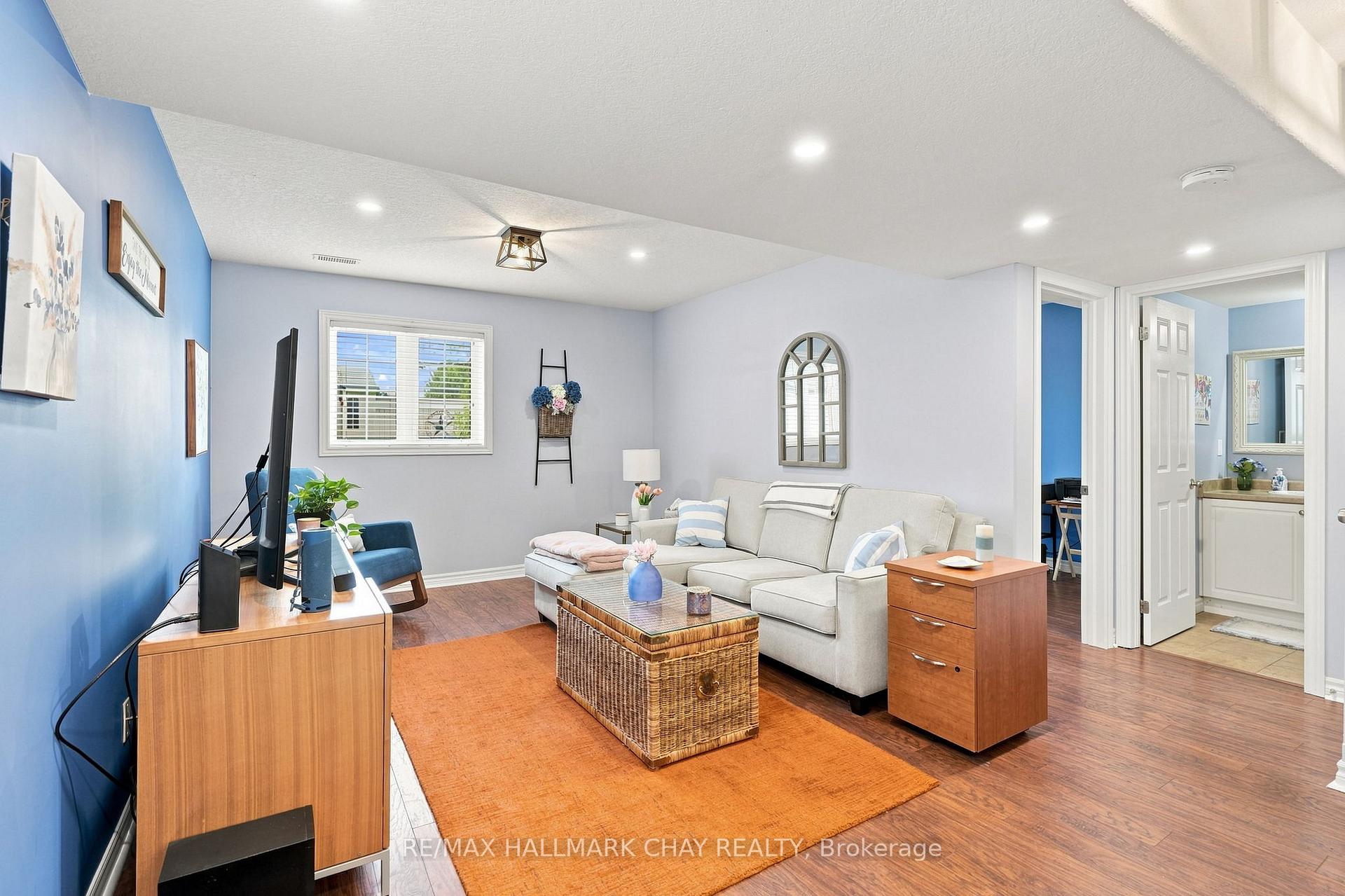 Photo 16 of 23 Banting Crescent, Essa, Angus — HOMEH