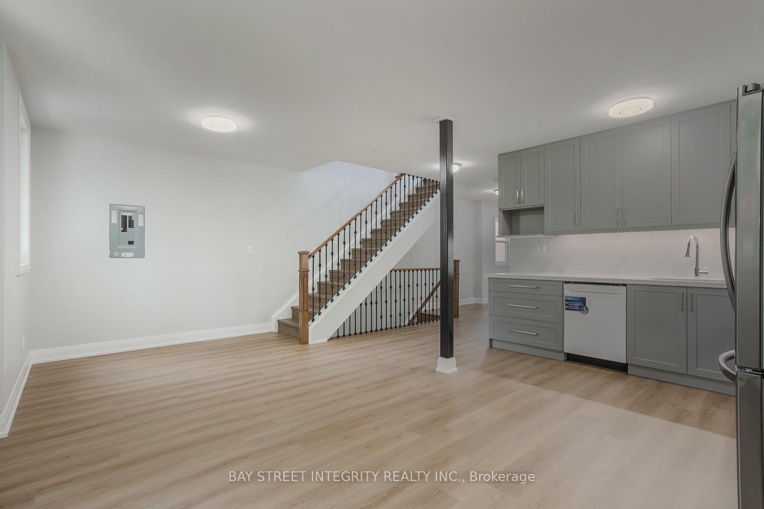 Photo 4 of Unit Upper Floor, 19 D'arcy Street, Toronto, Kensington-Chinatown — HOMEH