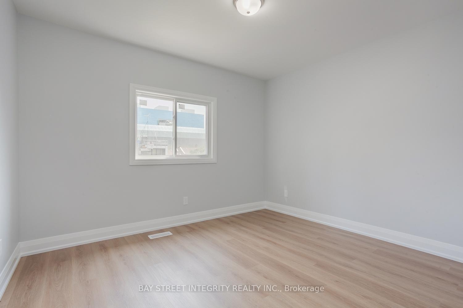Photo 8 of Unit Upper Floor, 19 D'arcy Street, Toronto, Kensington-Chinatown — HOMEH