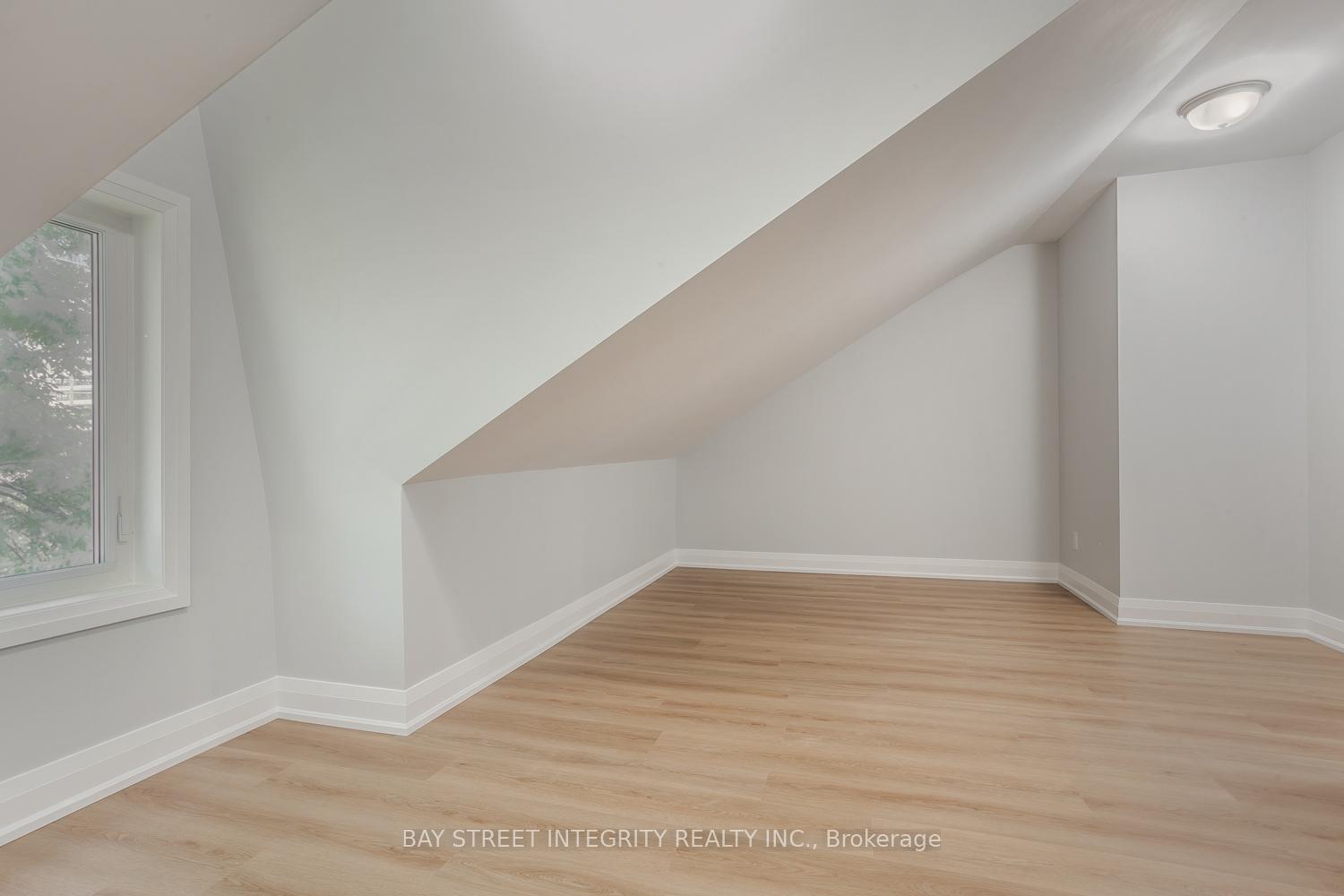 Photo 17 of Unit Upper Floor, 19 D'arcy Street, Toronto, Kensington-Chinatown — HOMEH