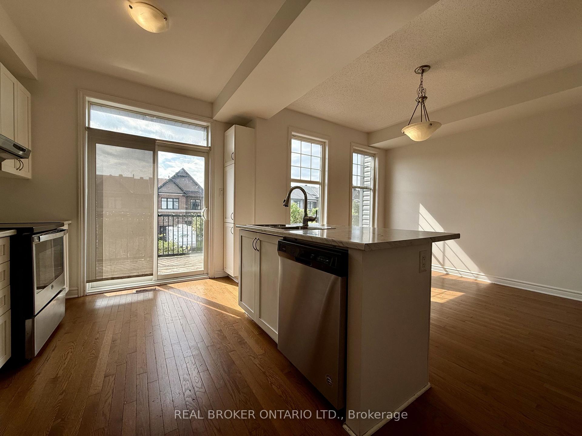 Photo 32 of 66 Fallengale Crescent, Ottawa, Kanata - Kanata Lakes/Heritage Hills — HOMEH