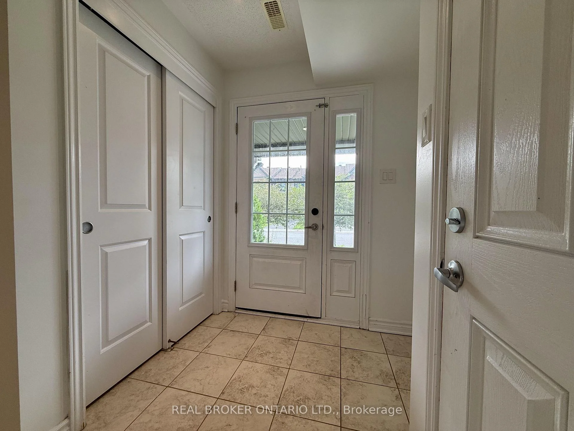Photo 11 of 66 Fallengale Crescent, Ottawa, Kanata - Kanata Lakes/Heritage Hills — HOMEH
