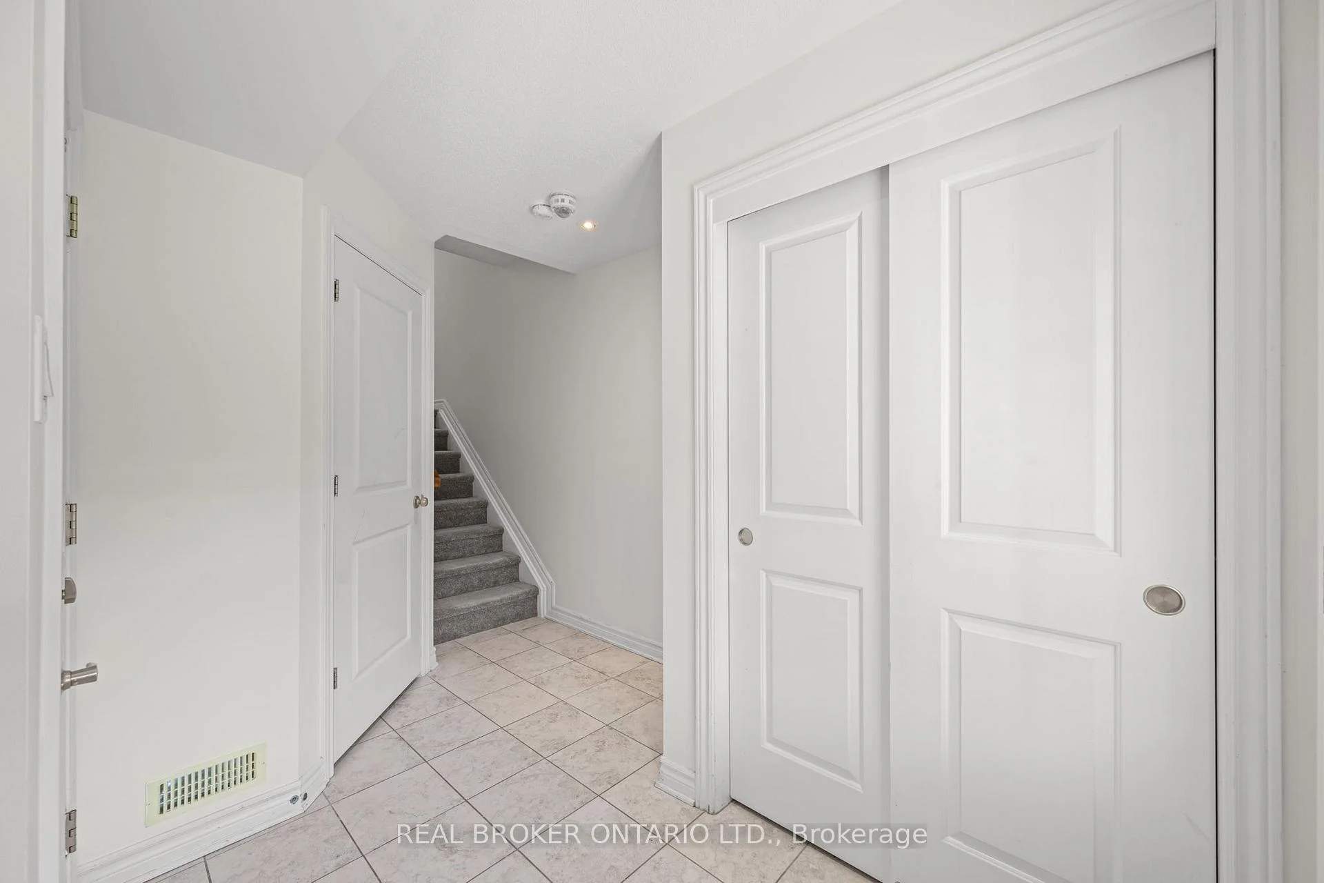 Photo 12 of 66 Fallengale Crescent, Ottawa, Kanata - Kanata Lakes/Heritage Hills — HOMEH