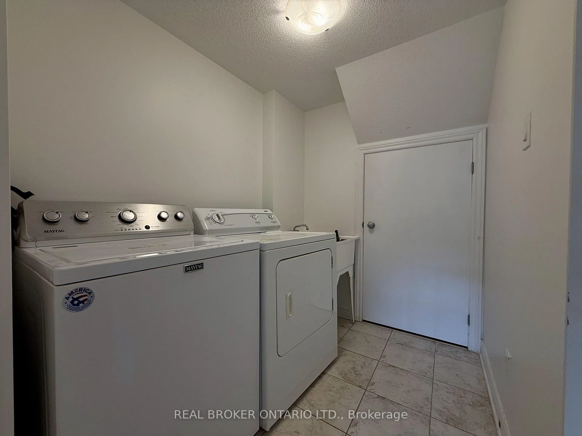 Photo 17 of 66 Fallengale Crescent, Ottawa, Kanata - Kanata Lakes/Heritage Hills — HOMEH