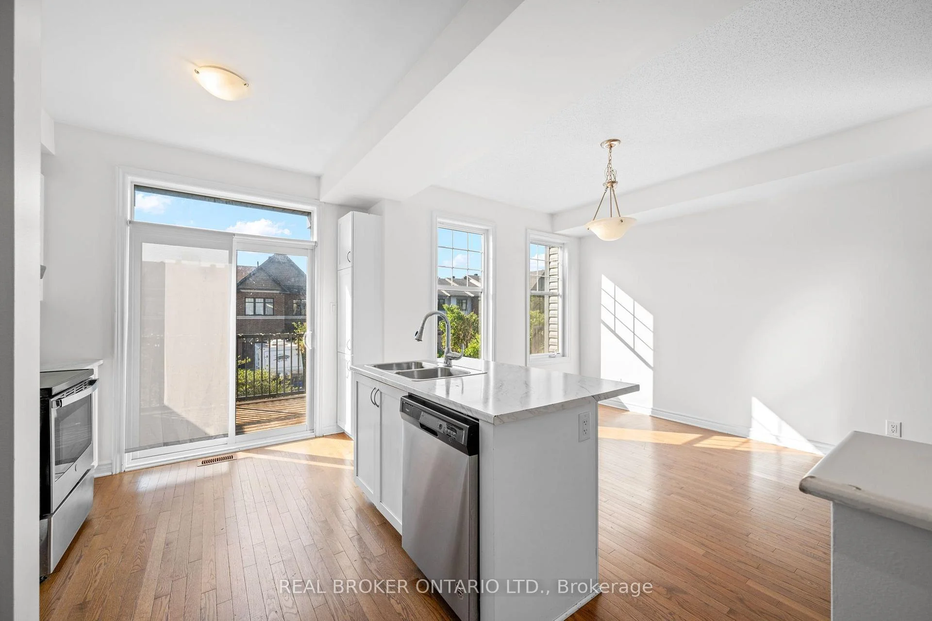 Photo 18 of 66 Fallengale Crescent, Ottawa, Kanata - Kanata Lakes/Heritage Hills — HOMEH