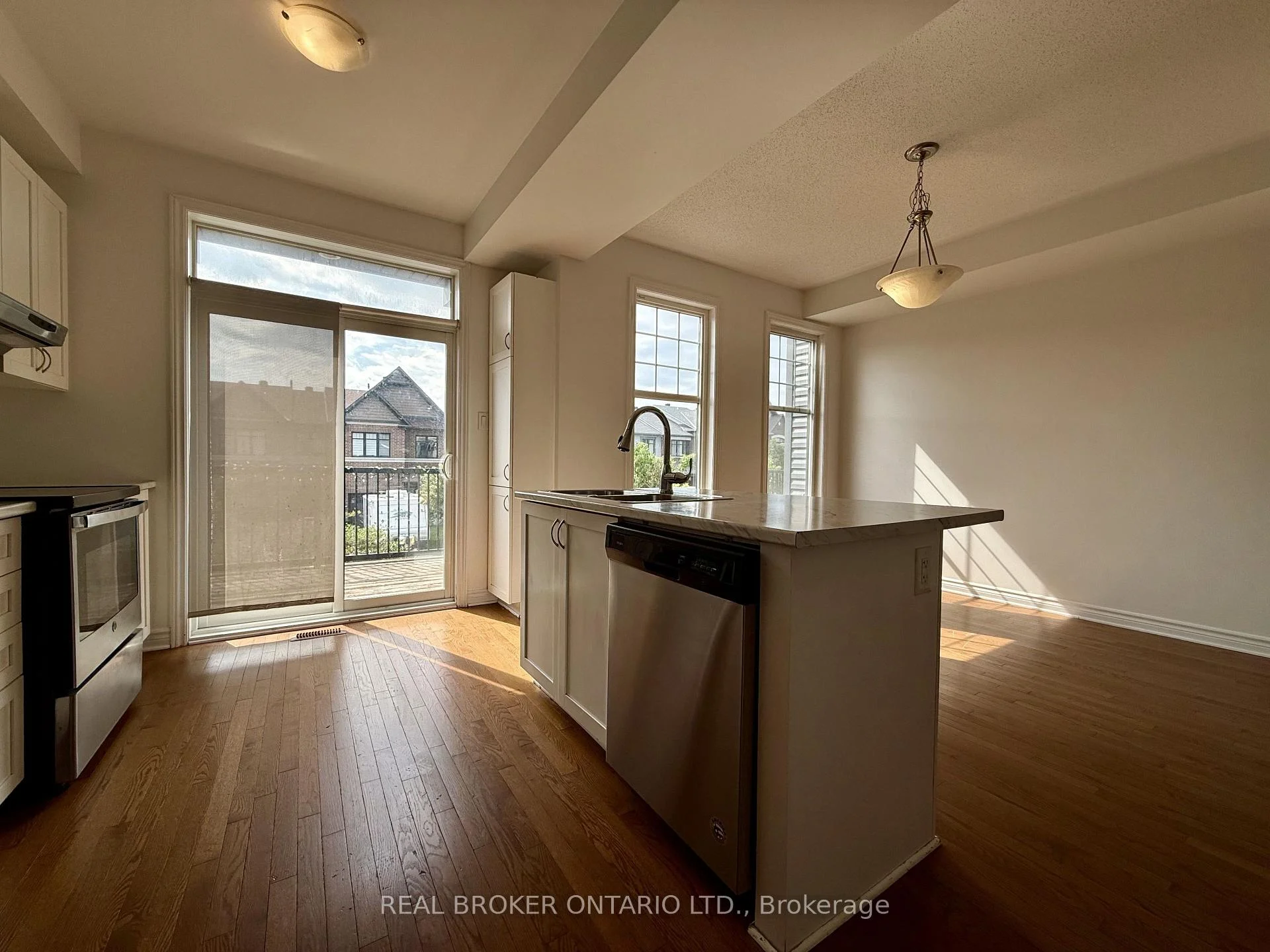 Photo 30 of 66 Fallengale Crescent, Ottawa, Kanata - Kanata Lakes/Heritage Hills — HOMEH
