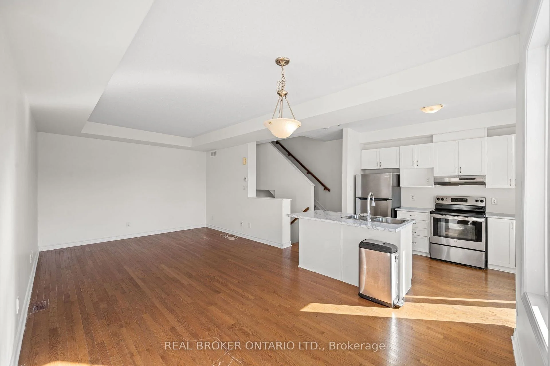 Photo 34 of 66 Fallengale Crescent, Ottawa, Kanata - Kanata Lakes/Heritage Hills — HOMEH
