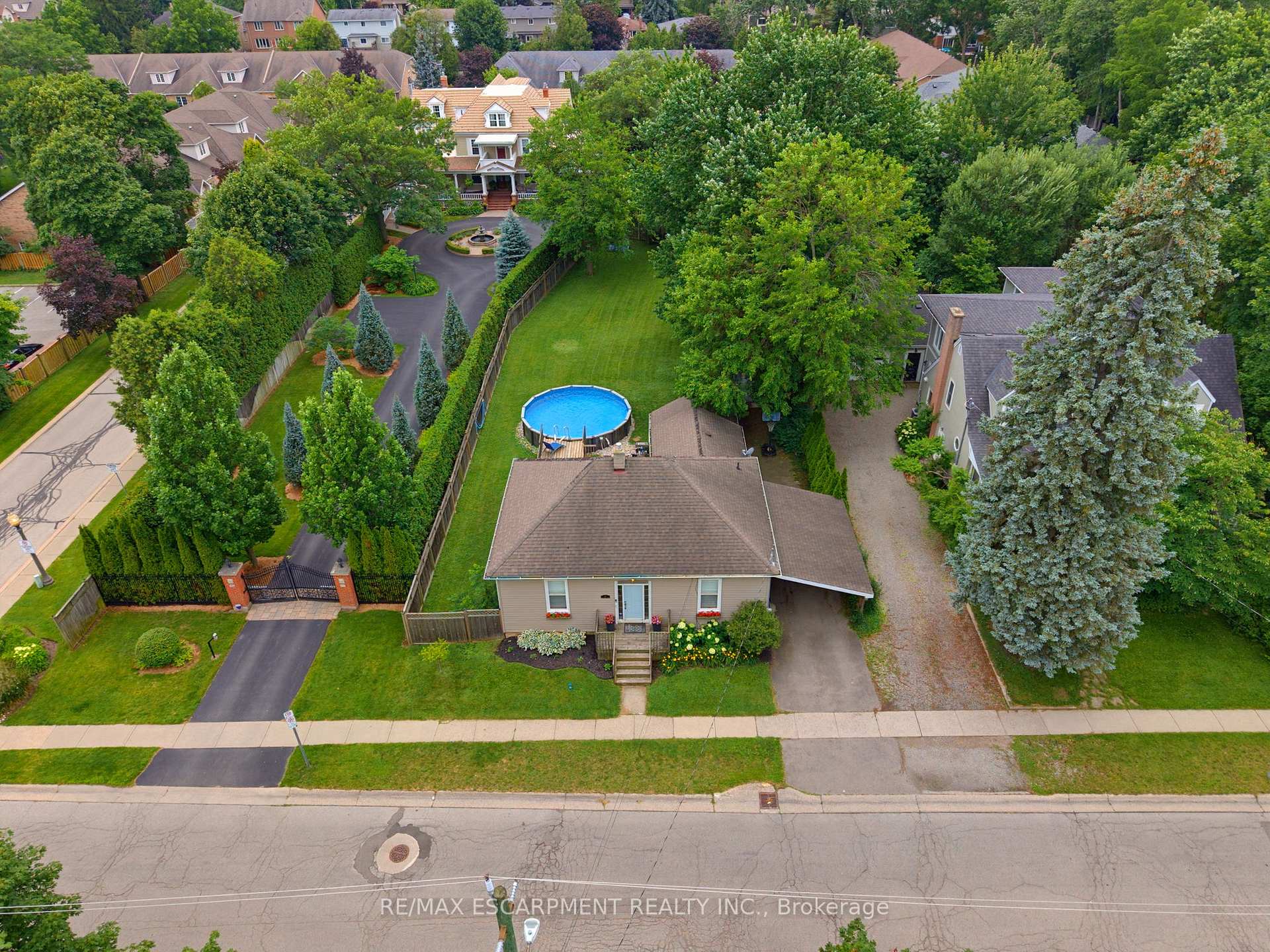 Photo 1 of 57 Main Street N, Hamilton, Waterdown — HOMEH
