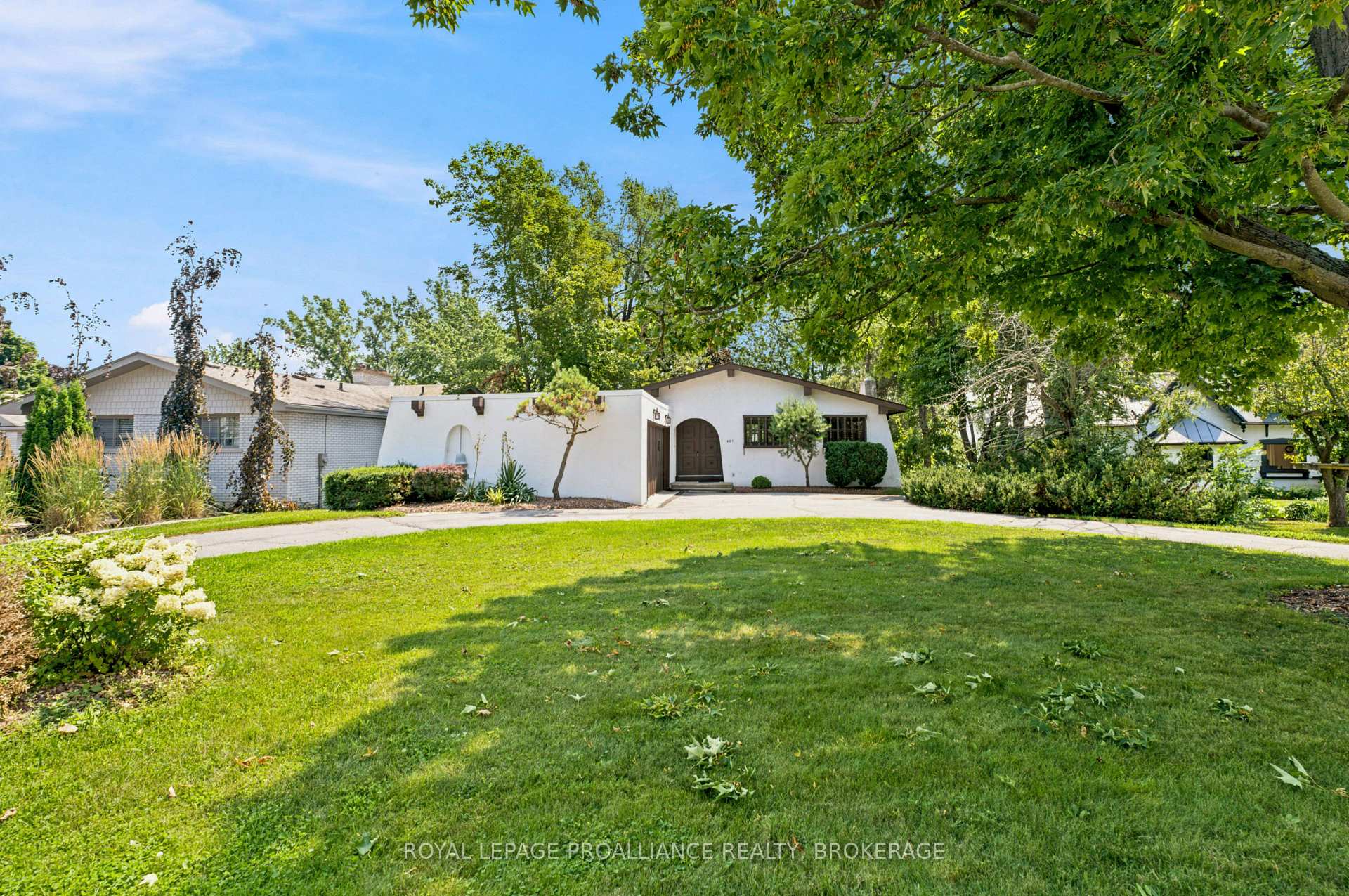 Photo 2 of 807 Wartman Avenue, Kingston, City SouthWest — HOMEH