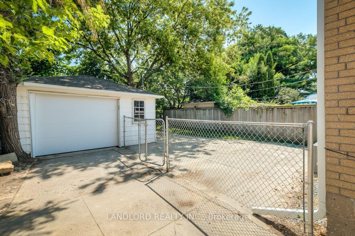 Photo 27 of 29 Hutton Avenue, Toronto, East York — HOMEH