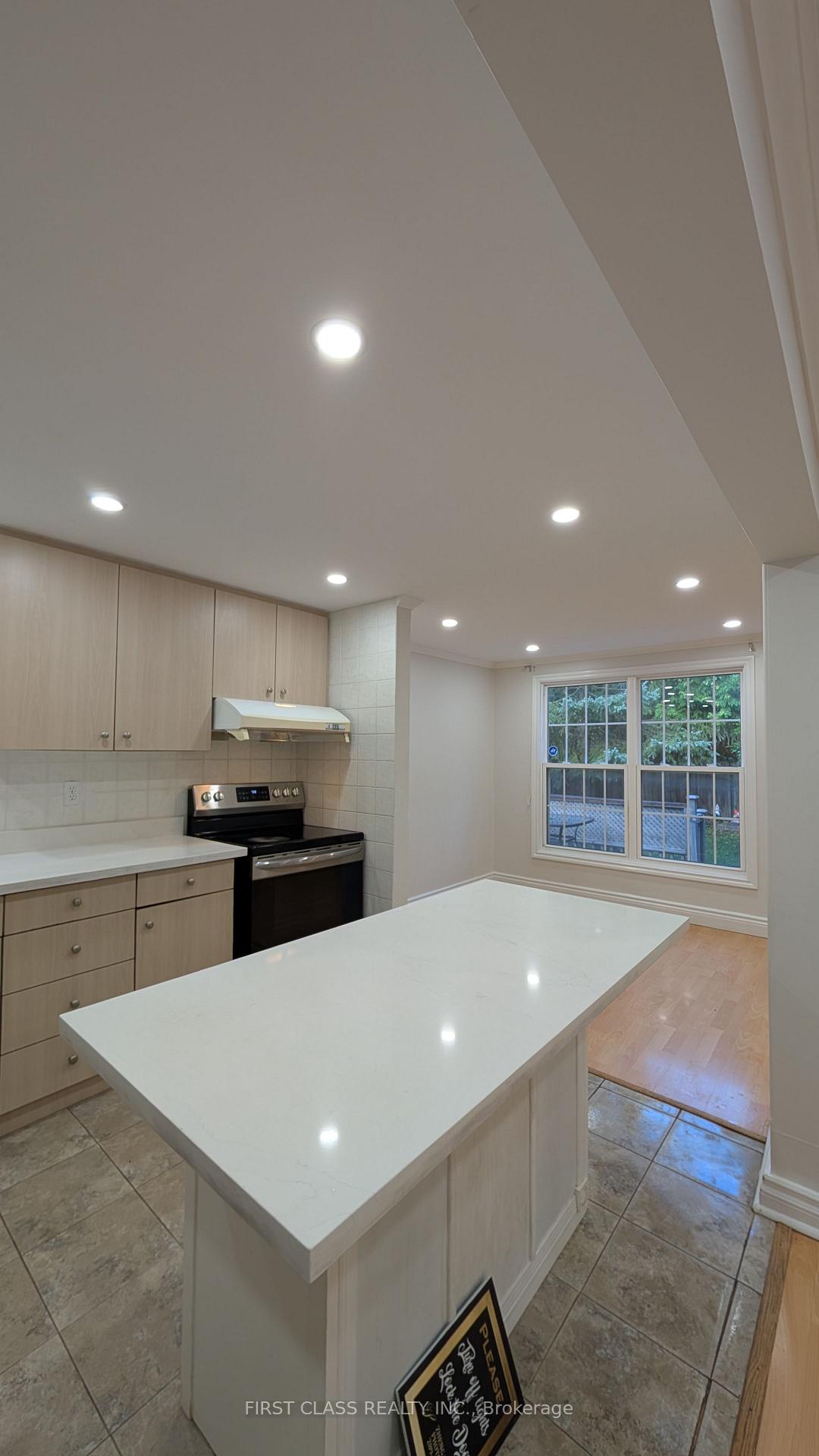 Photo 3 of 63 Marlow Crescent, Markham, Markville — HOMEH