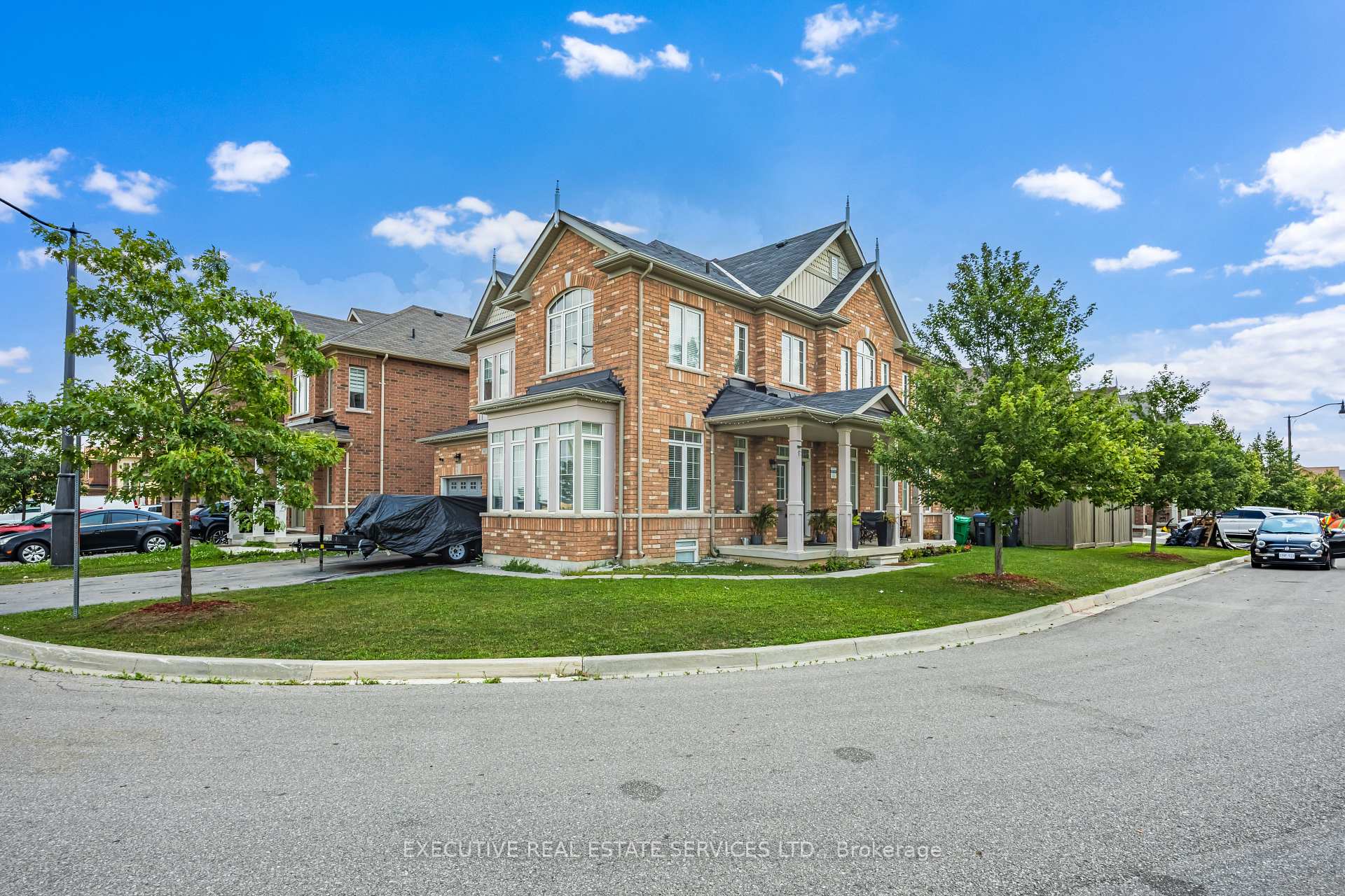 Photo 2 of 61 Truro Circle N, Brampton, Northwest Brampton — HOMEH