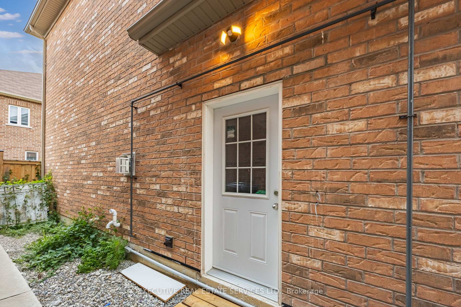 Photo 7 of 61 Truro Circle N, Brampton, Northwest Brampton — HOMEH